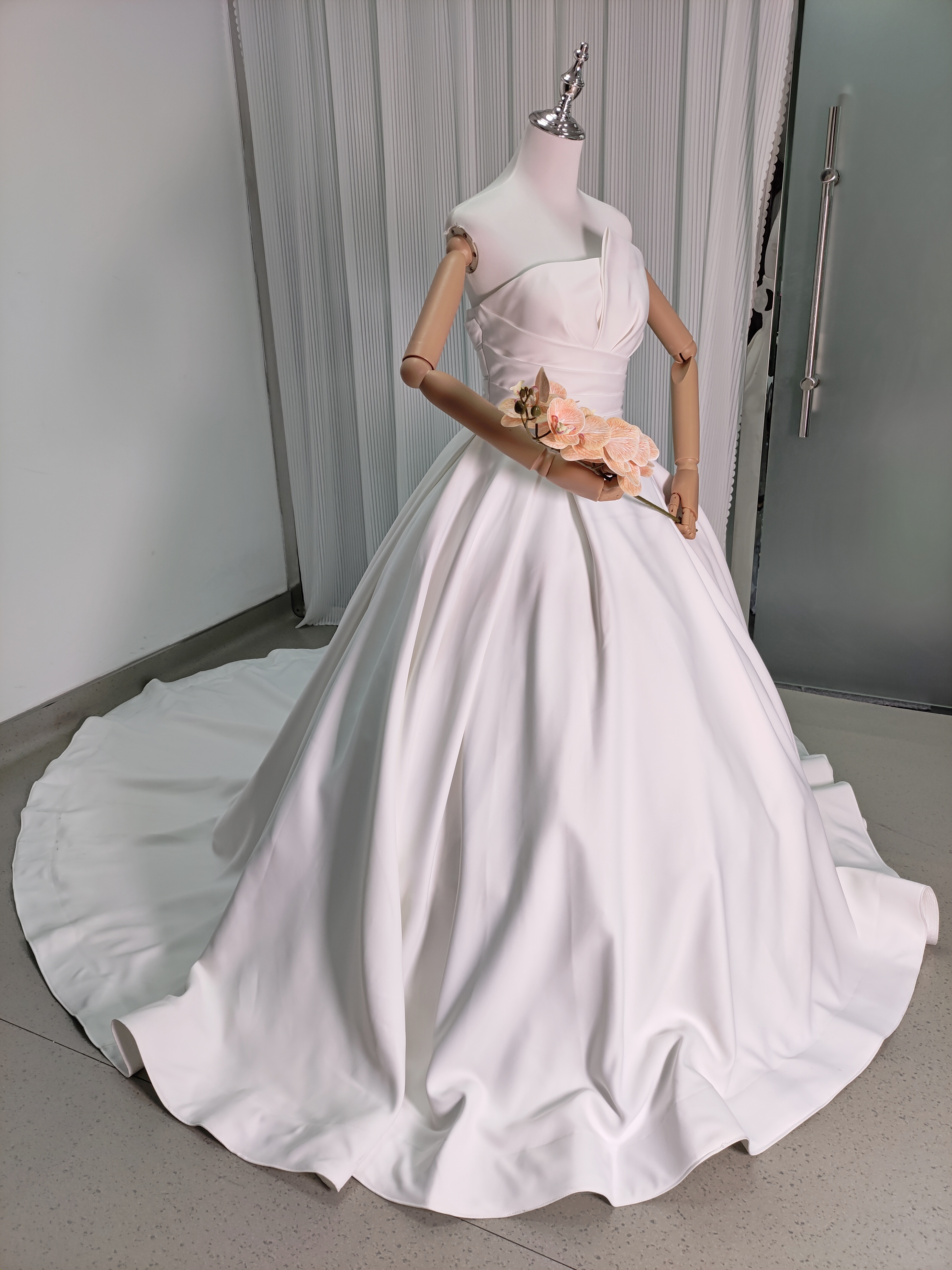 ウェディングドレス ベアトップ ふっくら柔らかなバックリボン ファスナー 結婚式/披露宴