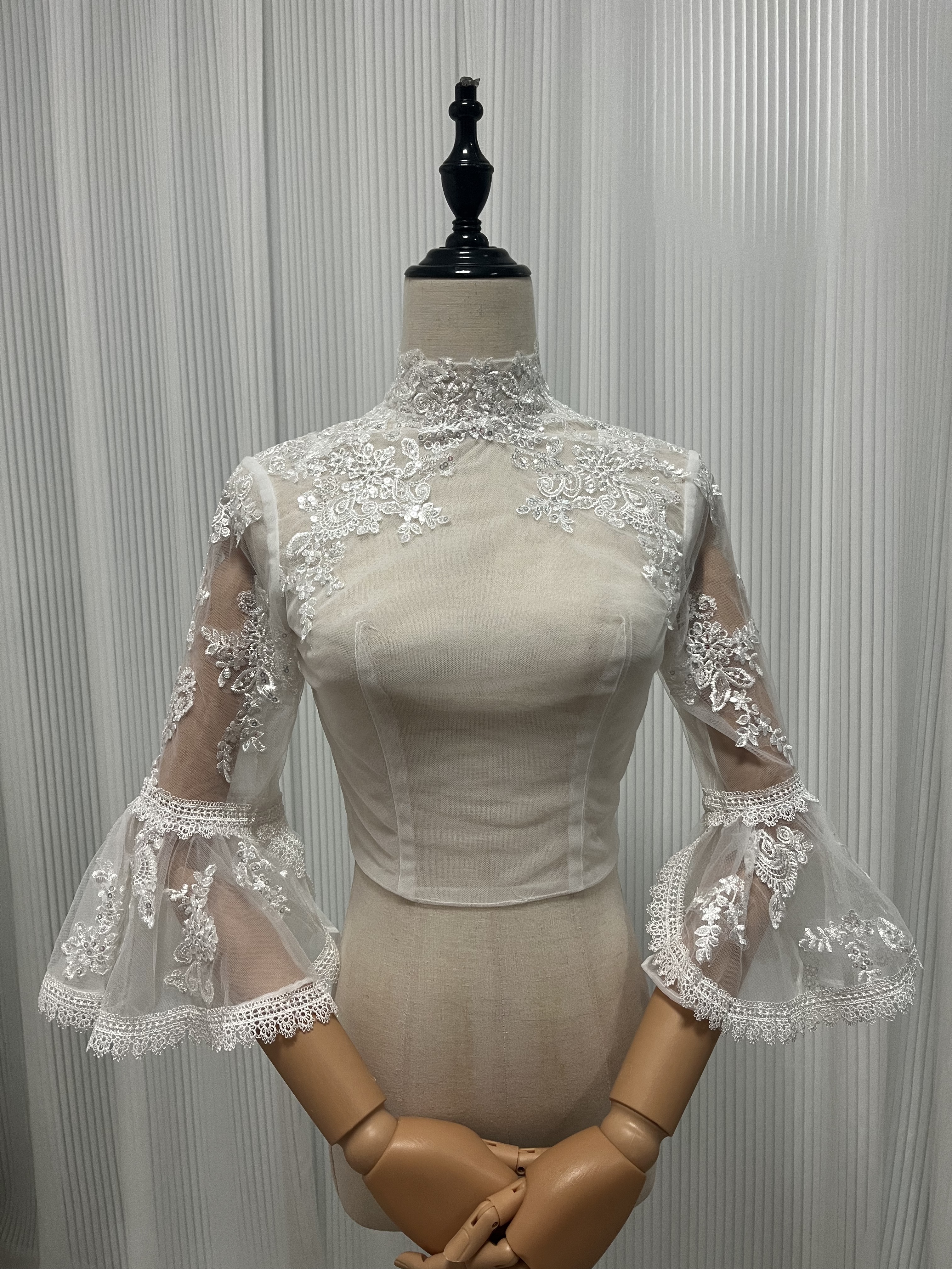 レースボレロ ベルスリーブ くるみボタン キラキラスパンコール 花嫁/ウェディングドレス