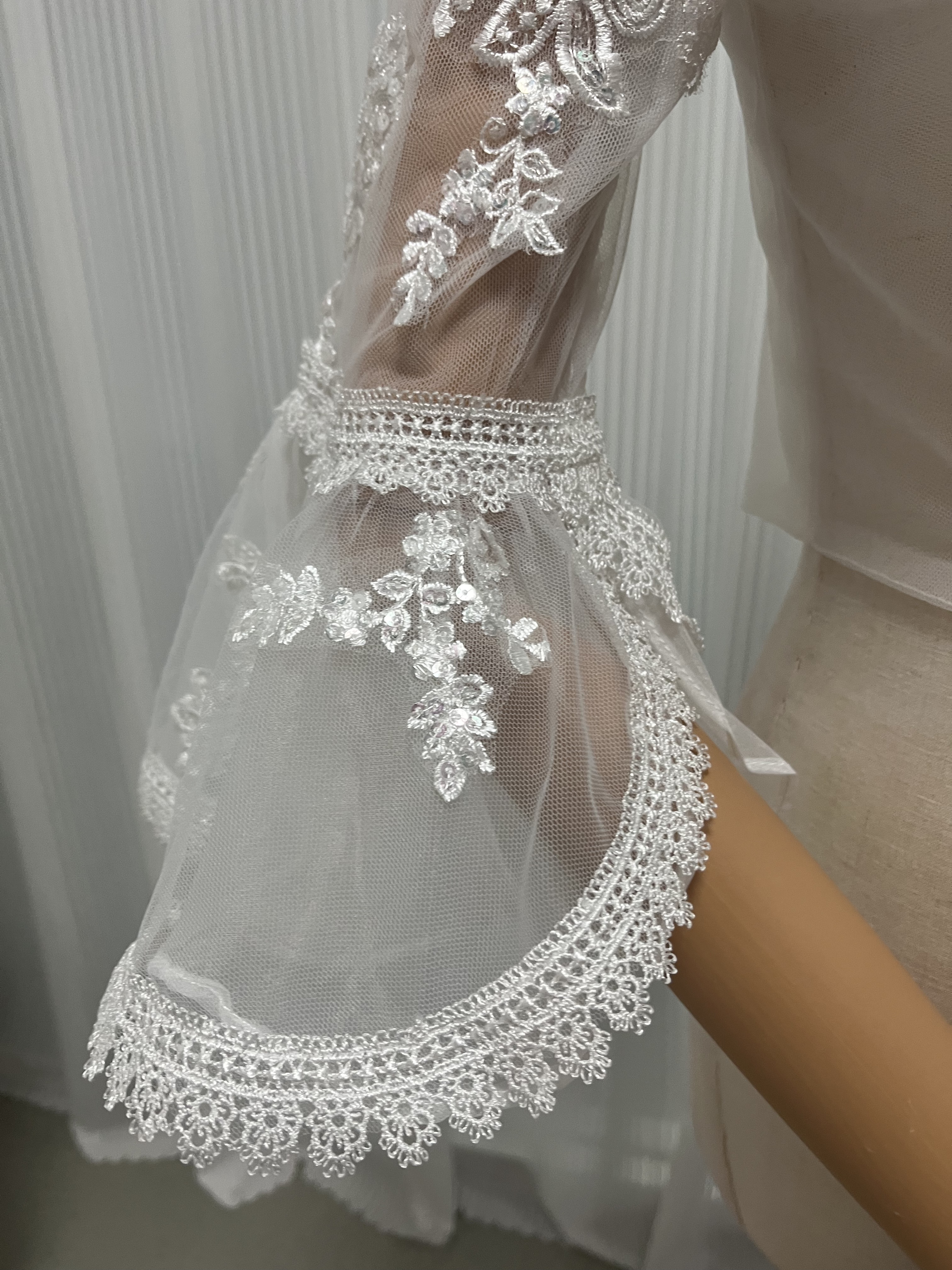 レースボレロ ベルスリーブ くるみボタン キラキラスパンコール 花嫁/ウェディングドレス