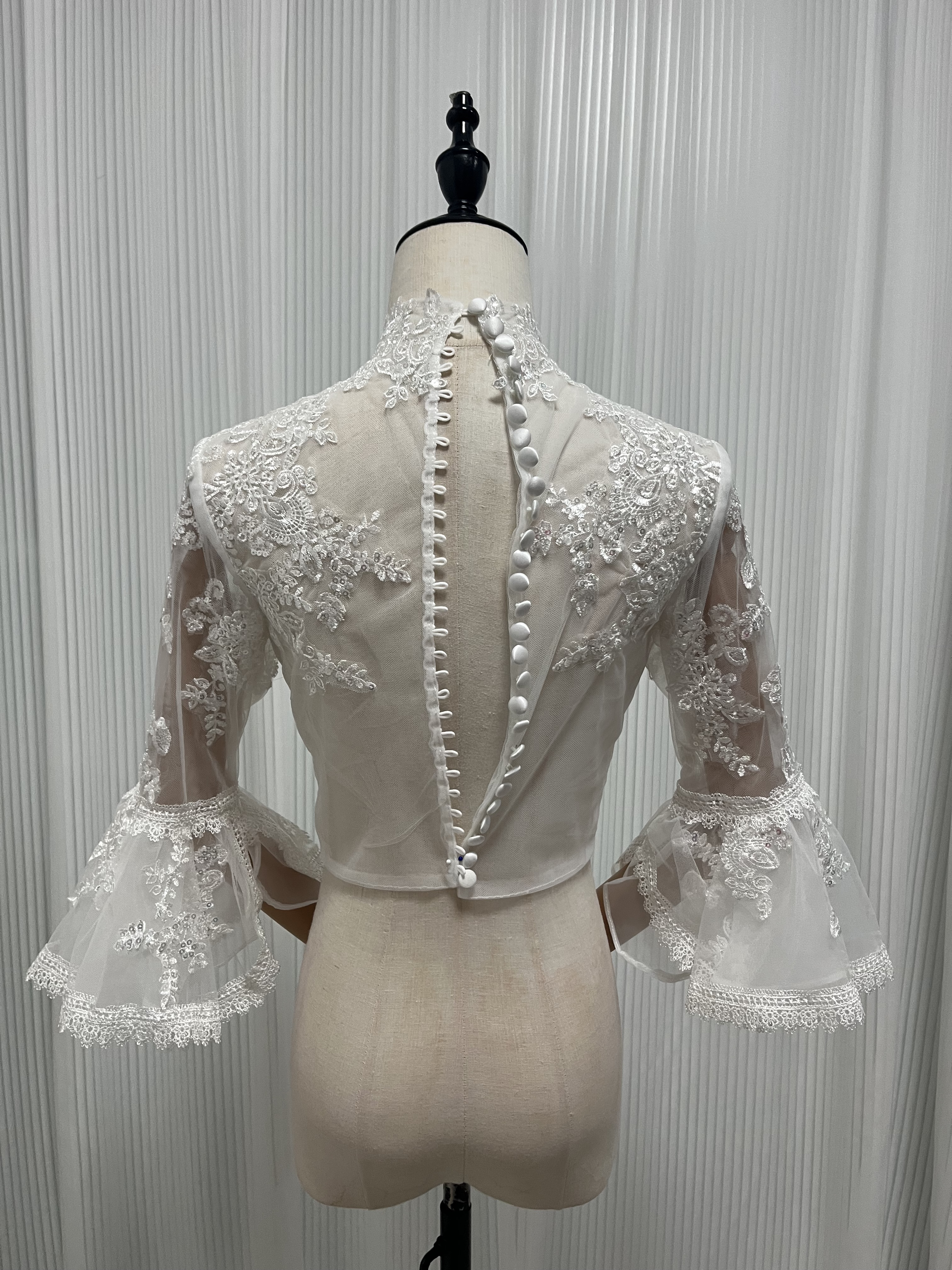 レースボレロ ベルスリーブ くるみボタン キラキラスパンコール 花嫁/ウェディングドレス