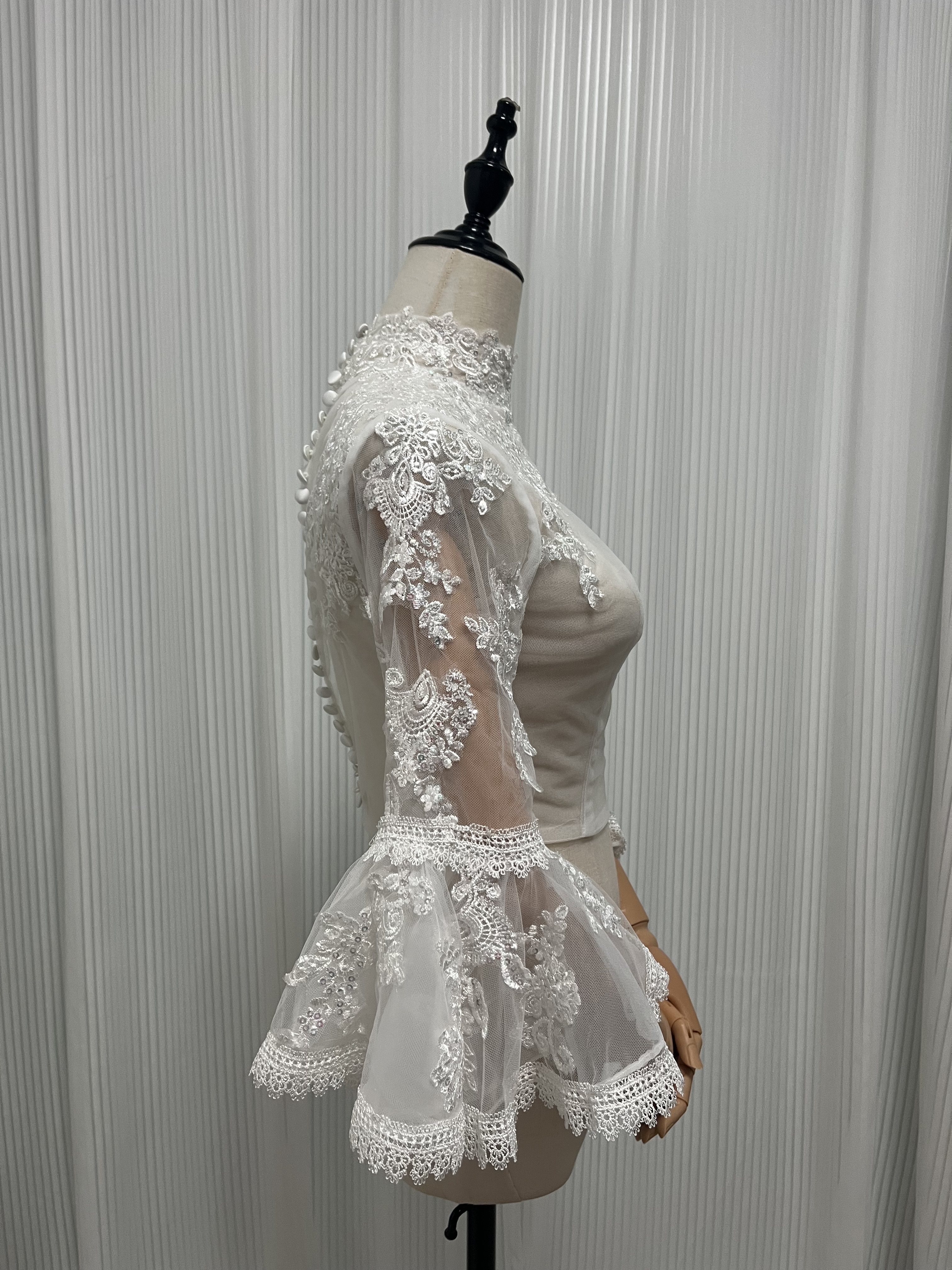レースボレロ ベルスリーブ くるみボタン キラキラスパンコール 花嫁/ウェディングドレス
