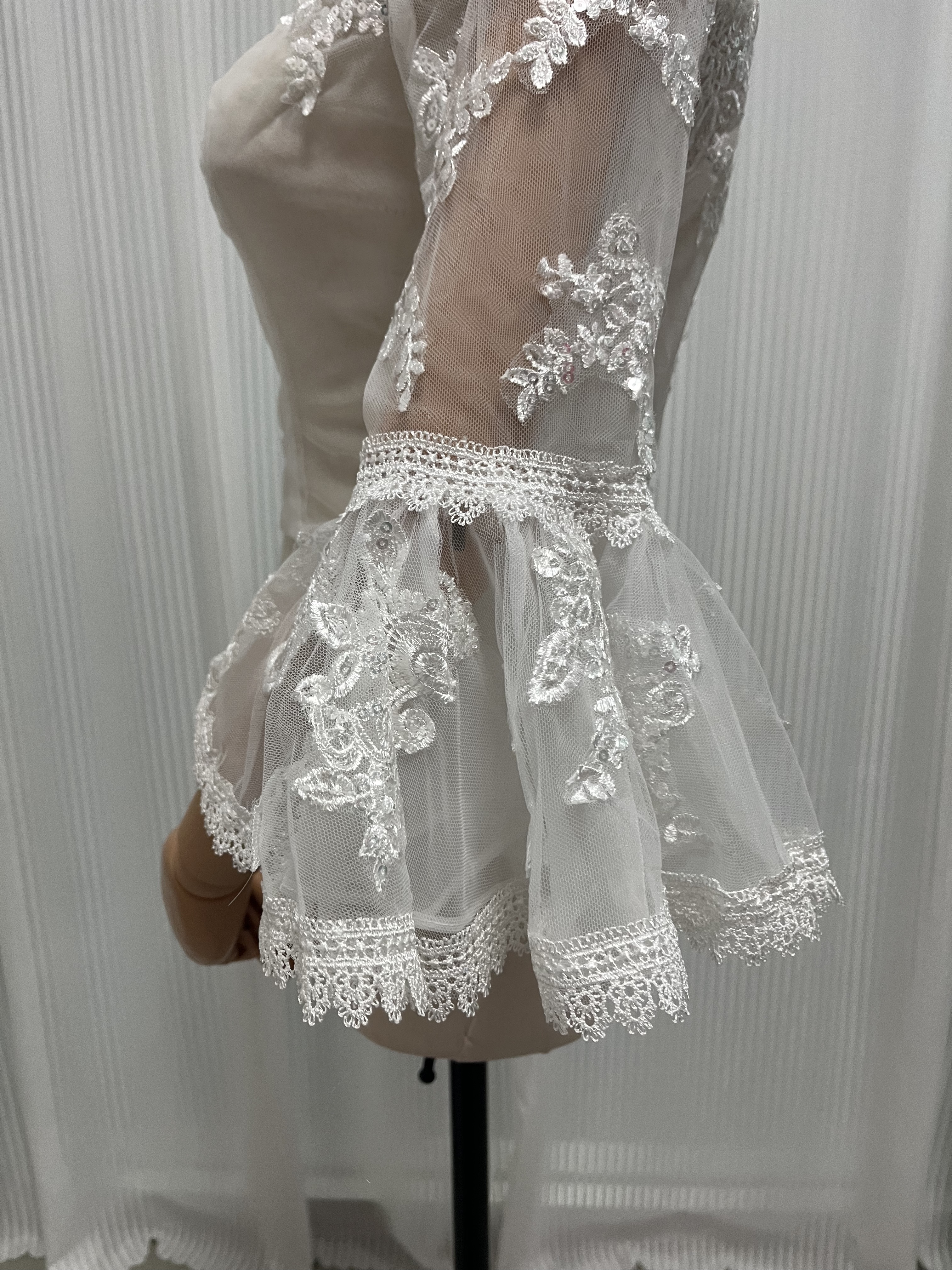 レースボレロ ベルスリーブ くるみボタン キラキラスパンコール 花嫁/ウェディングドレス