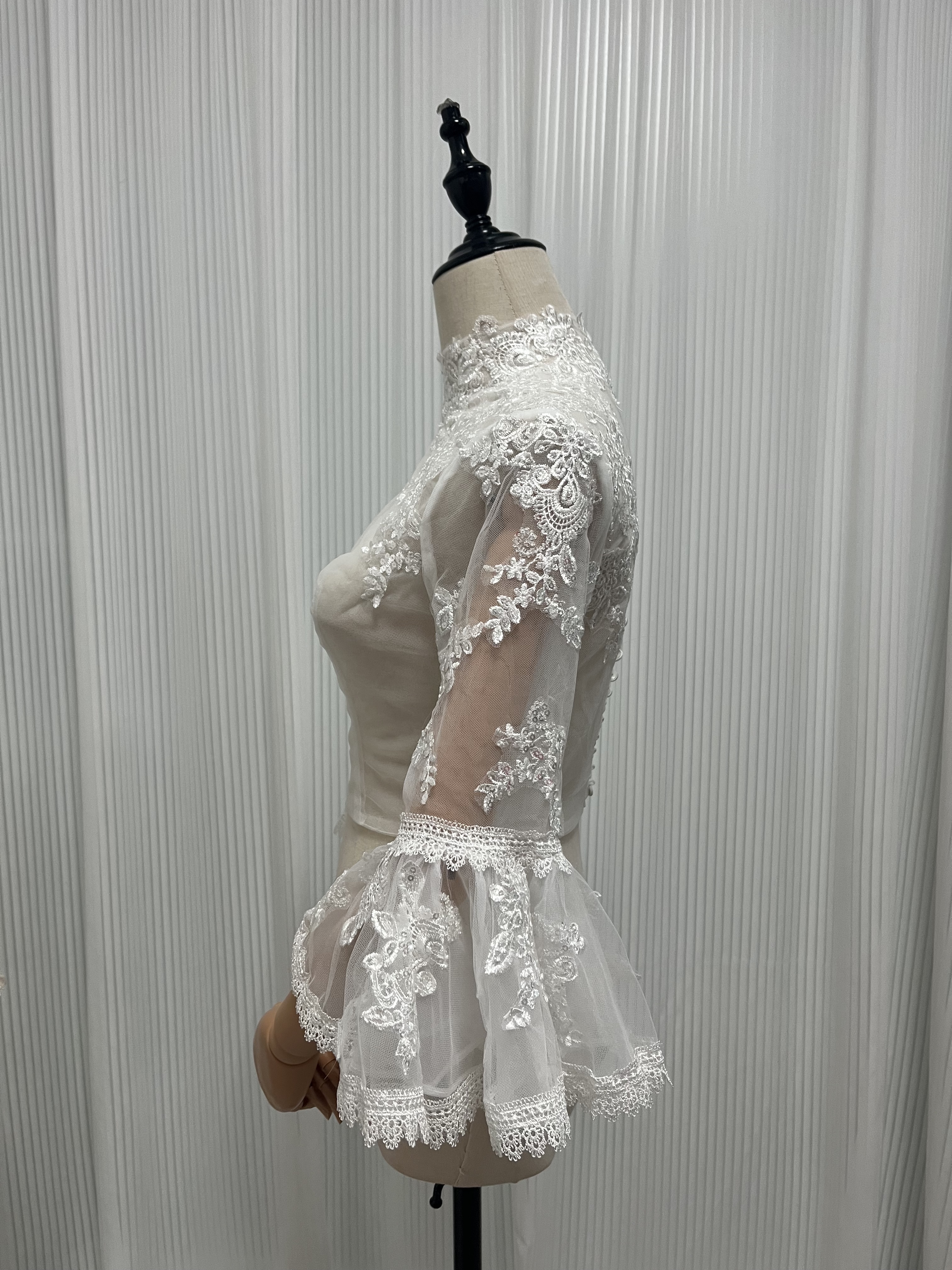 レースボレロ ベルスリーブ くるみボタン キラキラスパンコール 花嫁/ウェディングドレス