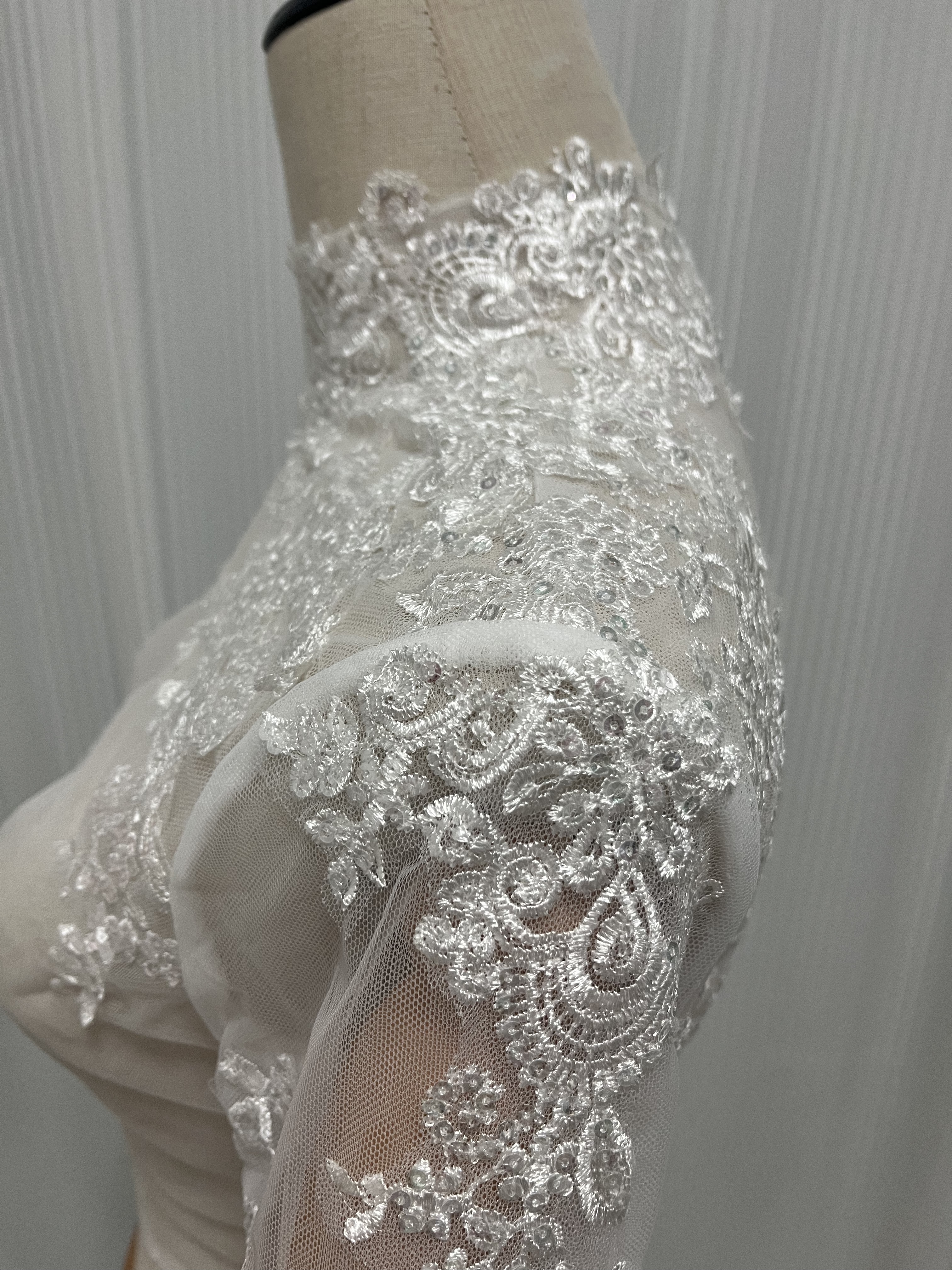 レースボレロ ベルスリーブ くるみボタン キラキラスパンコール 花嫁/ウェディングドレス