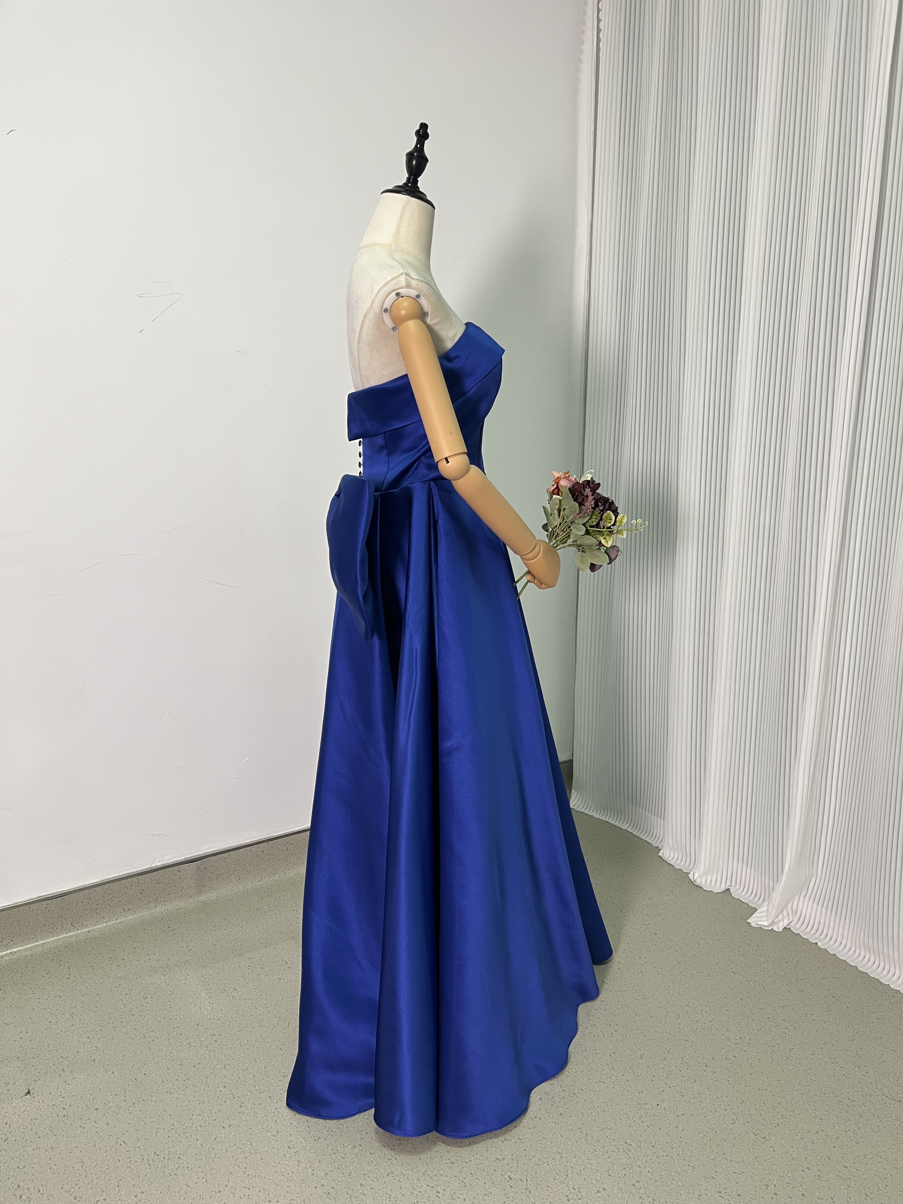 高品質！パーティードレス ジュエルブルー ベアトップ 豪華なバックリボン ロング ワンピース 二次会