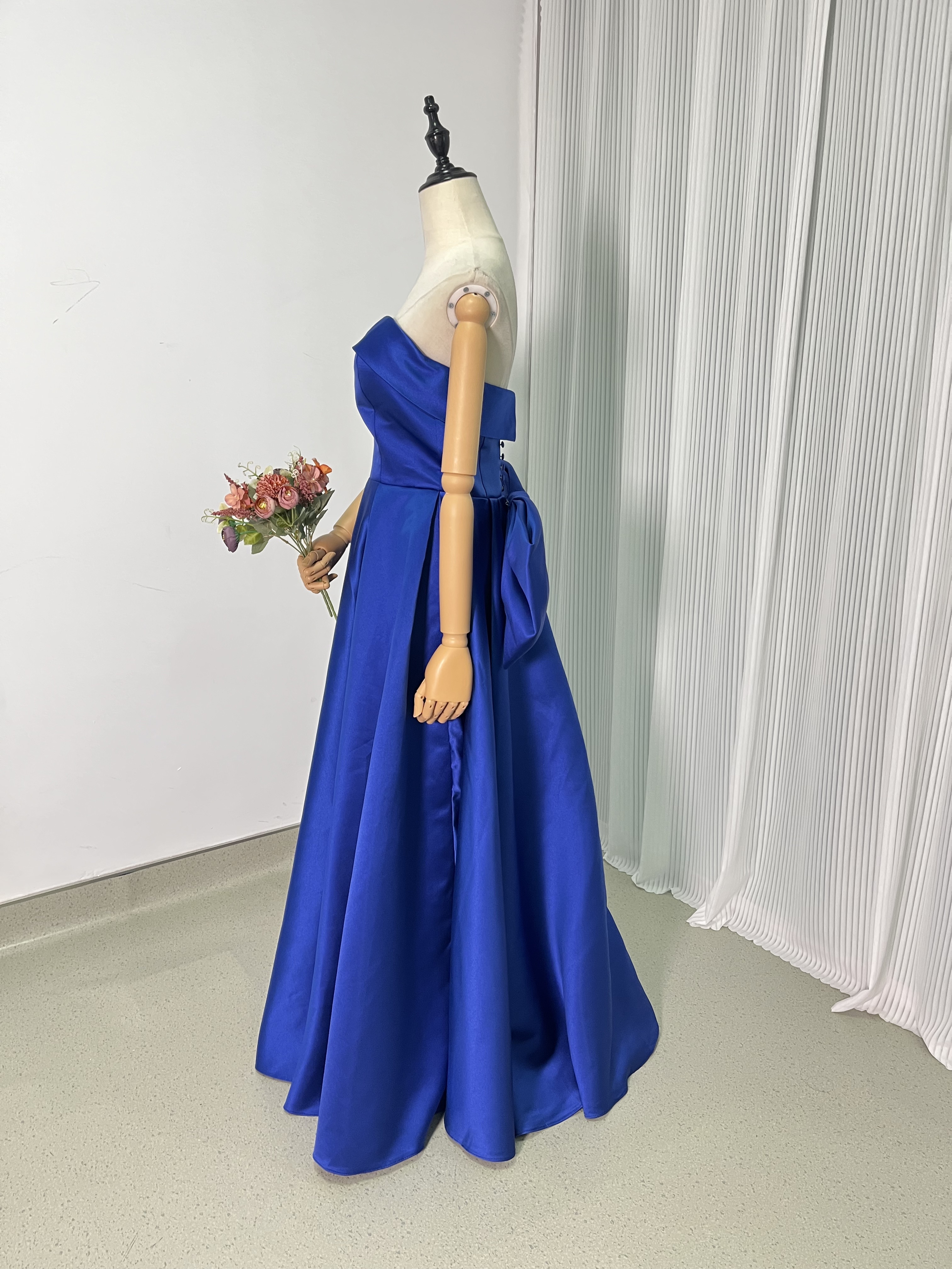 高品質！パーティードレス ジュエルブルー ベアトップ 豪華なバックリボン ロング ワンピース 二次会