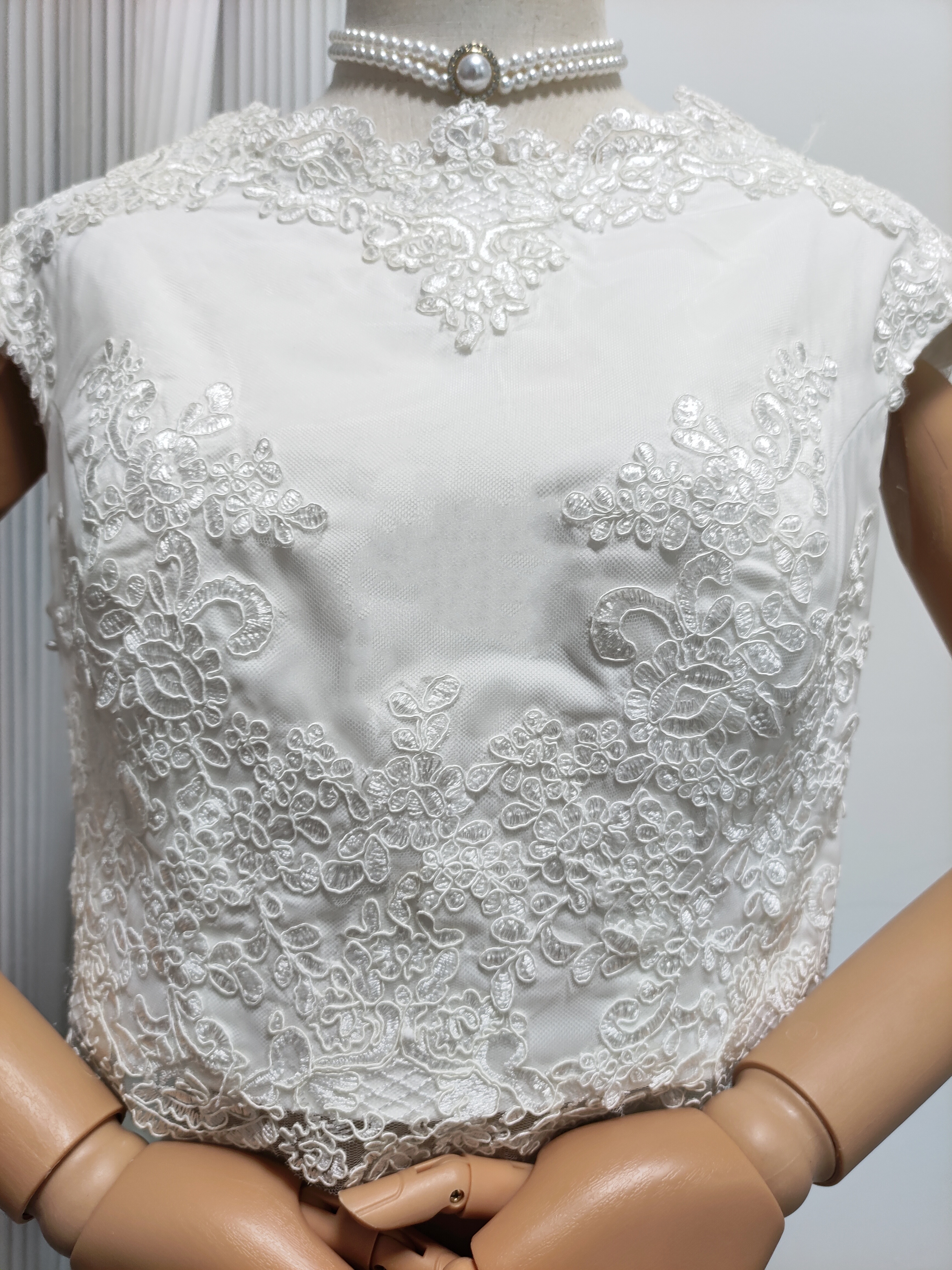 ボレロ オフホワイト くるみボタン 短袖 魅惑の花レース 結婚式 ウェディングドレス