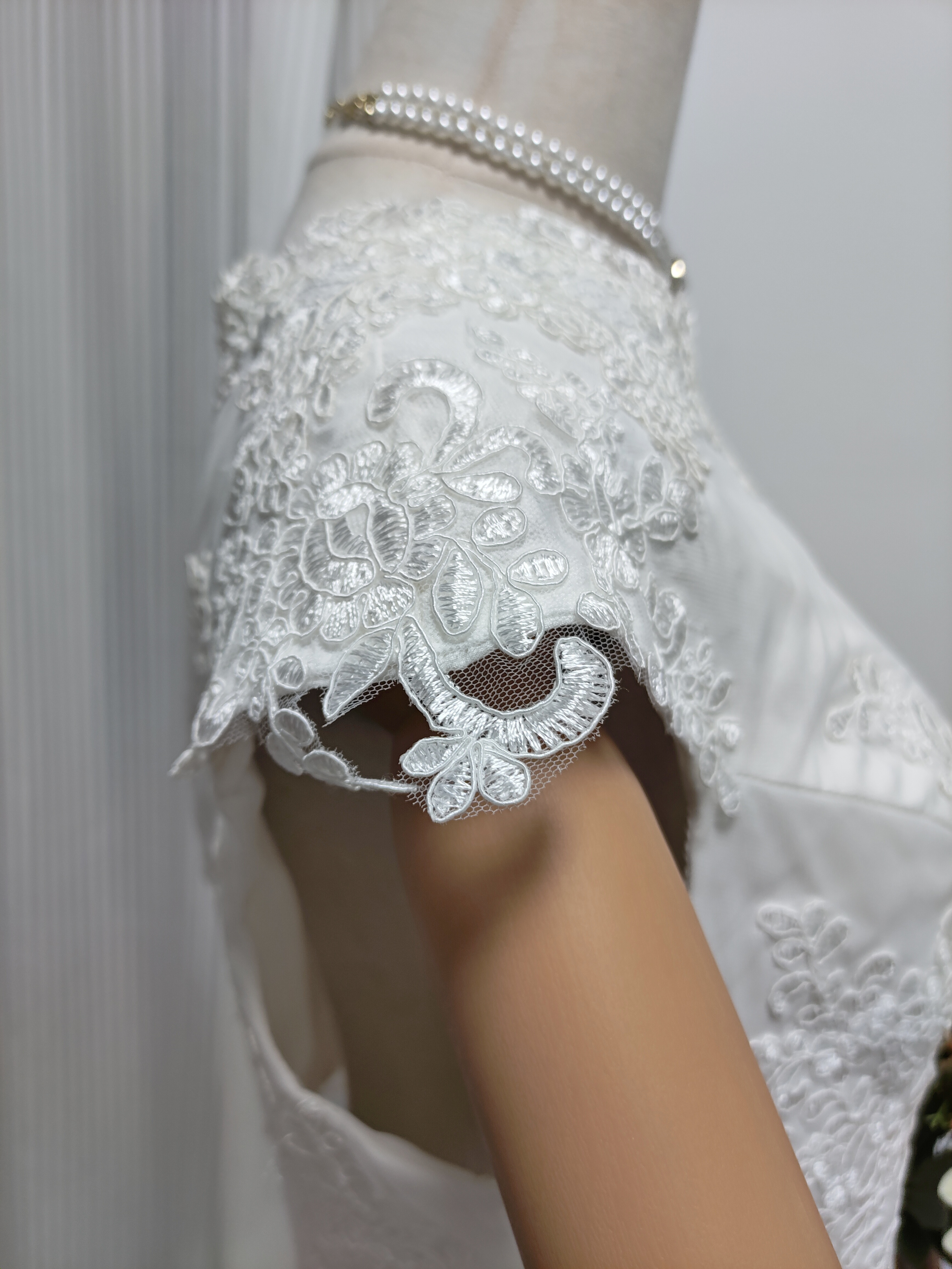 ボレロ オフホワイト くるみボタン 短袖 魅惑の花レース 結婚式 ウェディングドレス