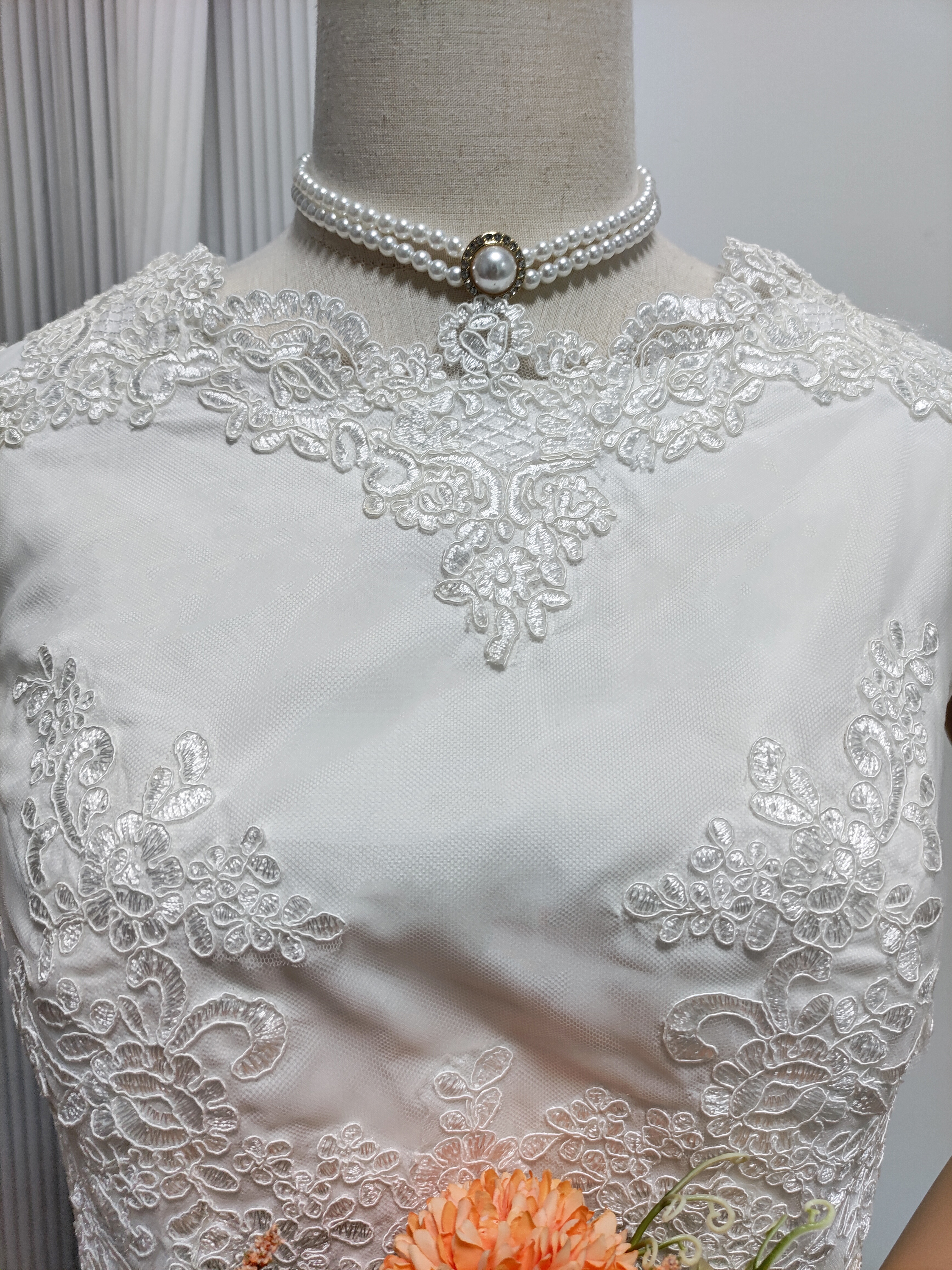 ボレロ オフホワイト くるみボタン 短袖 魅惑の花レース 結婚式 ウェディングドレス
