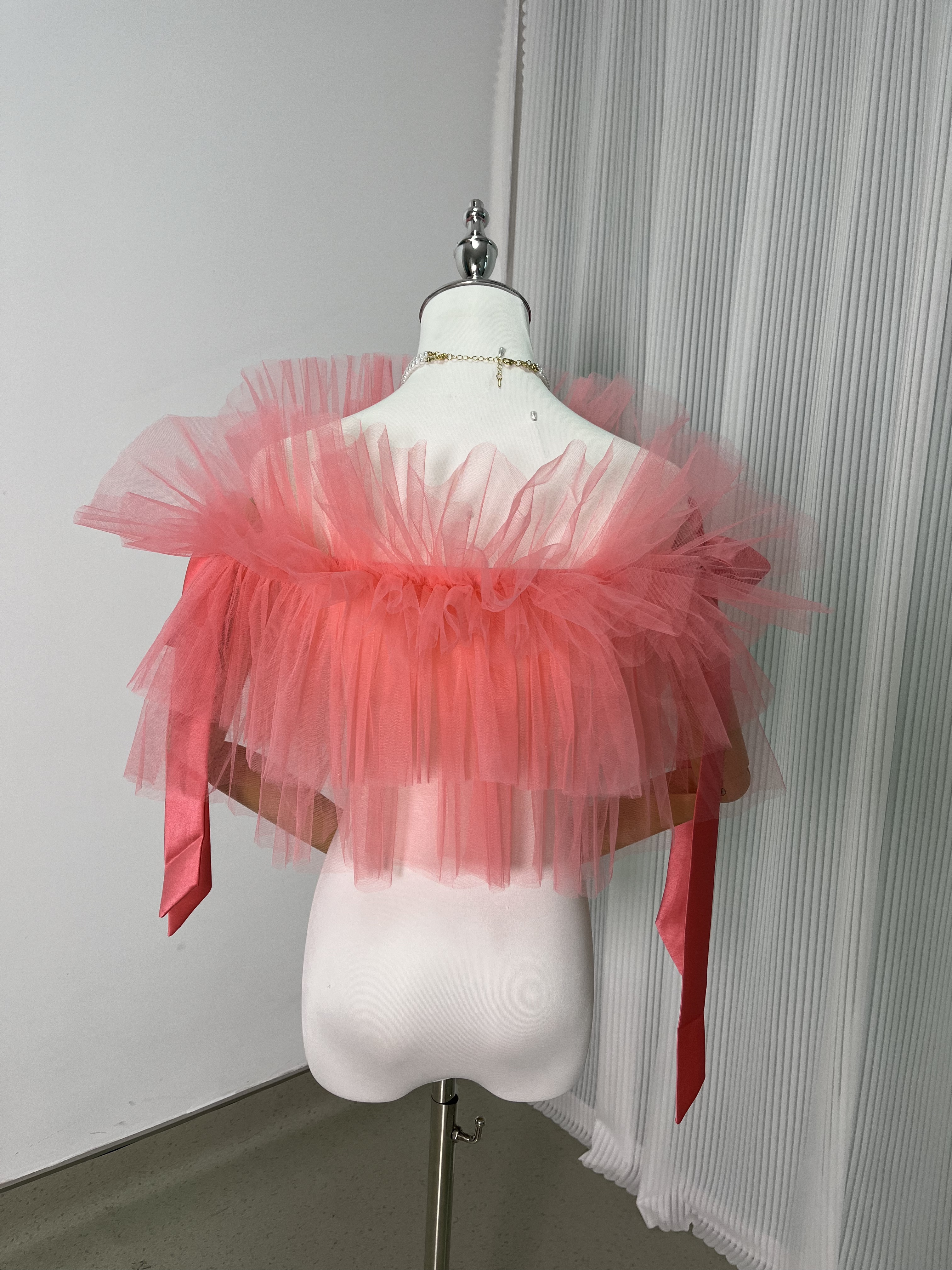 オフショルダー 可愛い ビビッドピンク デザイン感 ソフトチュール 前撮り ストレッチ