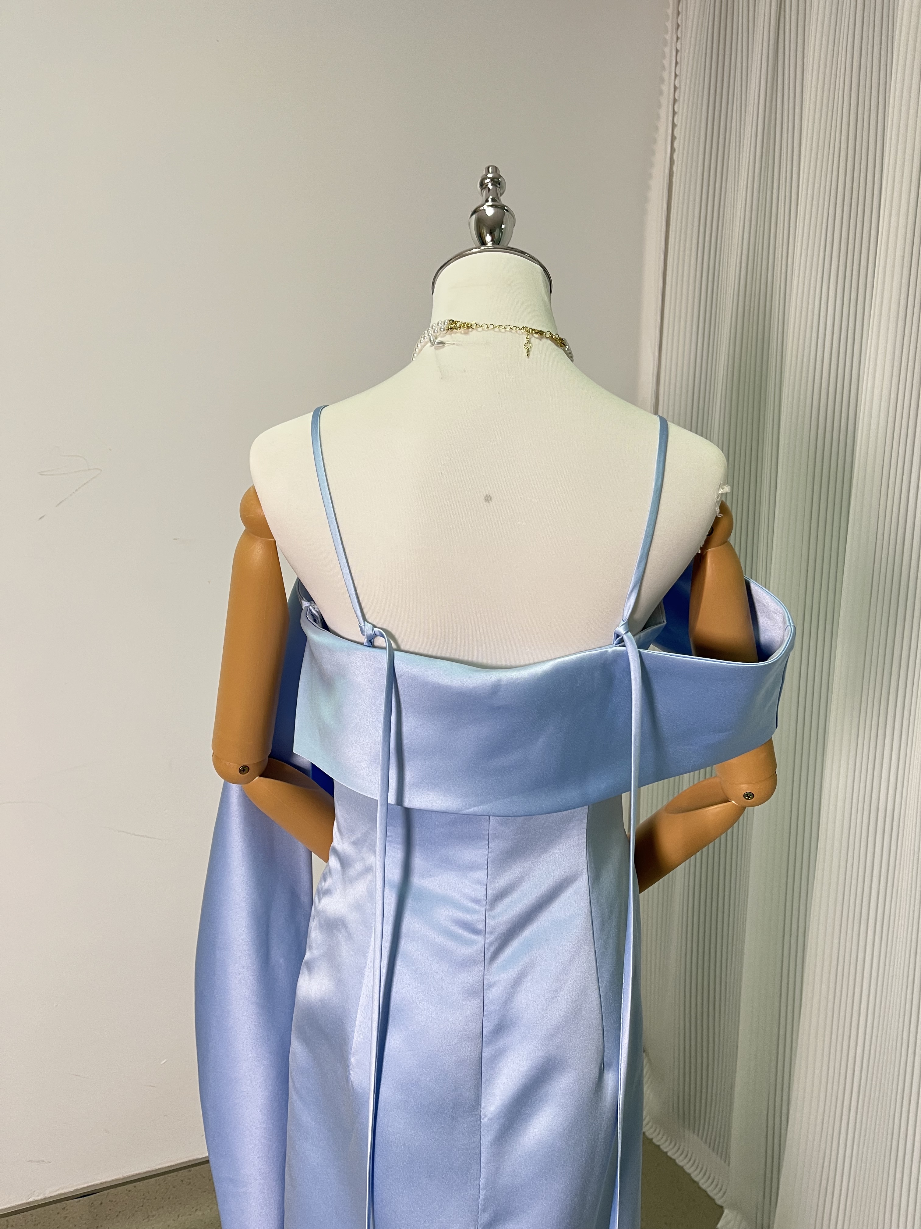 美品！パーティードレス ブルー ベアトップ キャミソール デザイン感 スレンダーライン 演奏会/音楽会