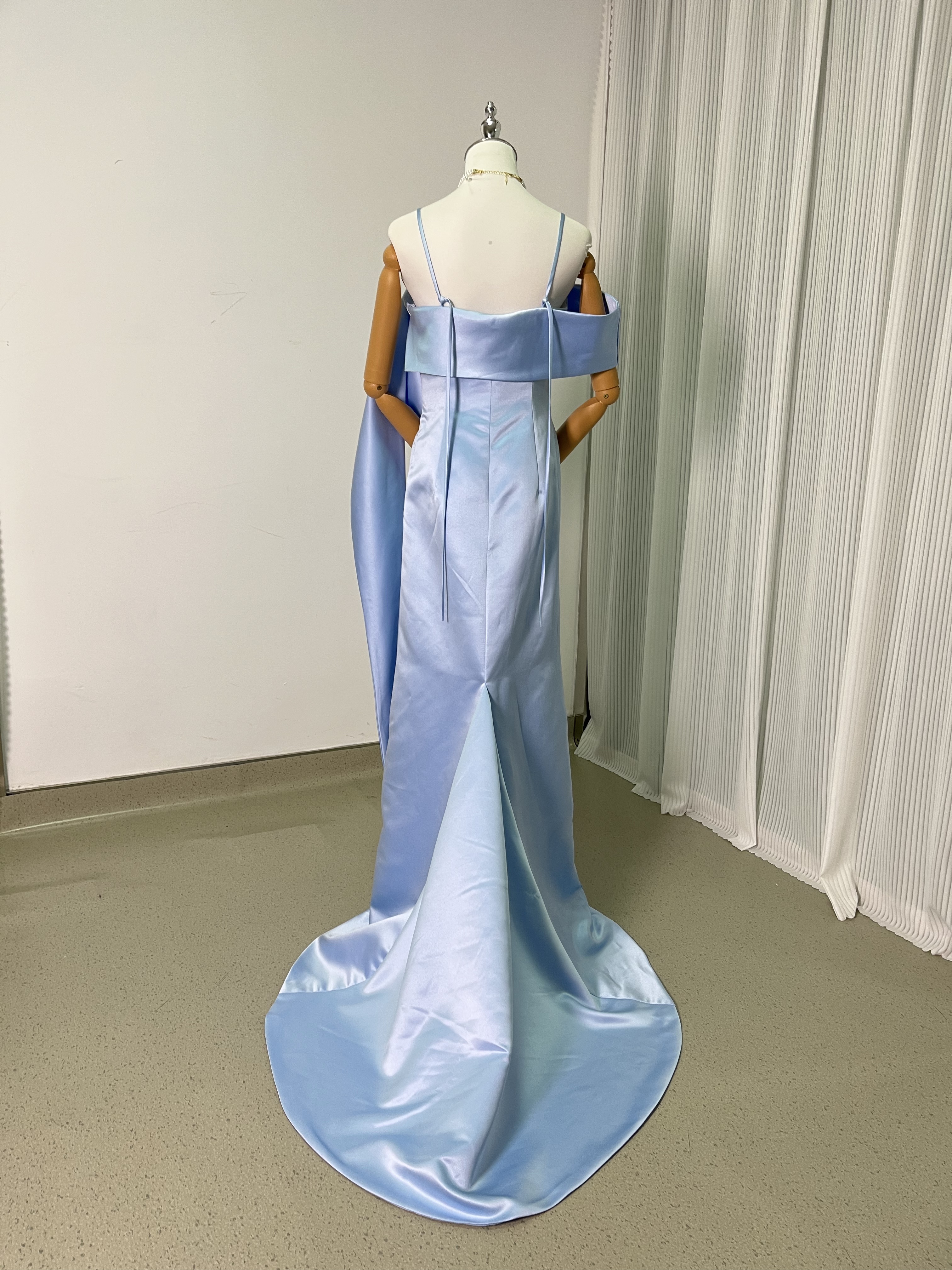 美品！パーティードレス ブルー ベアトップ キャミソール デザイン感 スレンダーライン 演奏会/音楽会