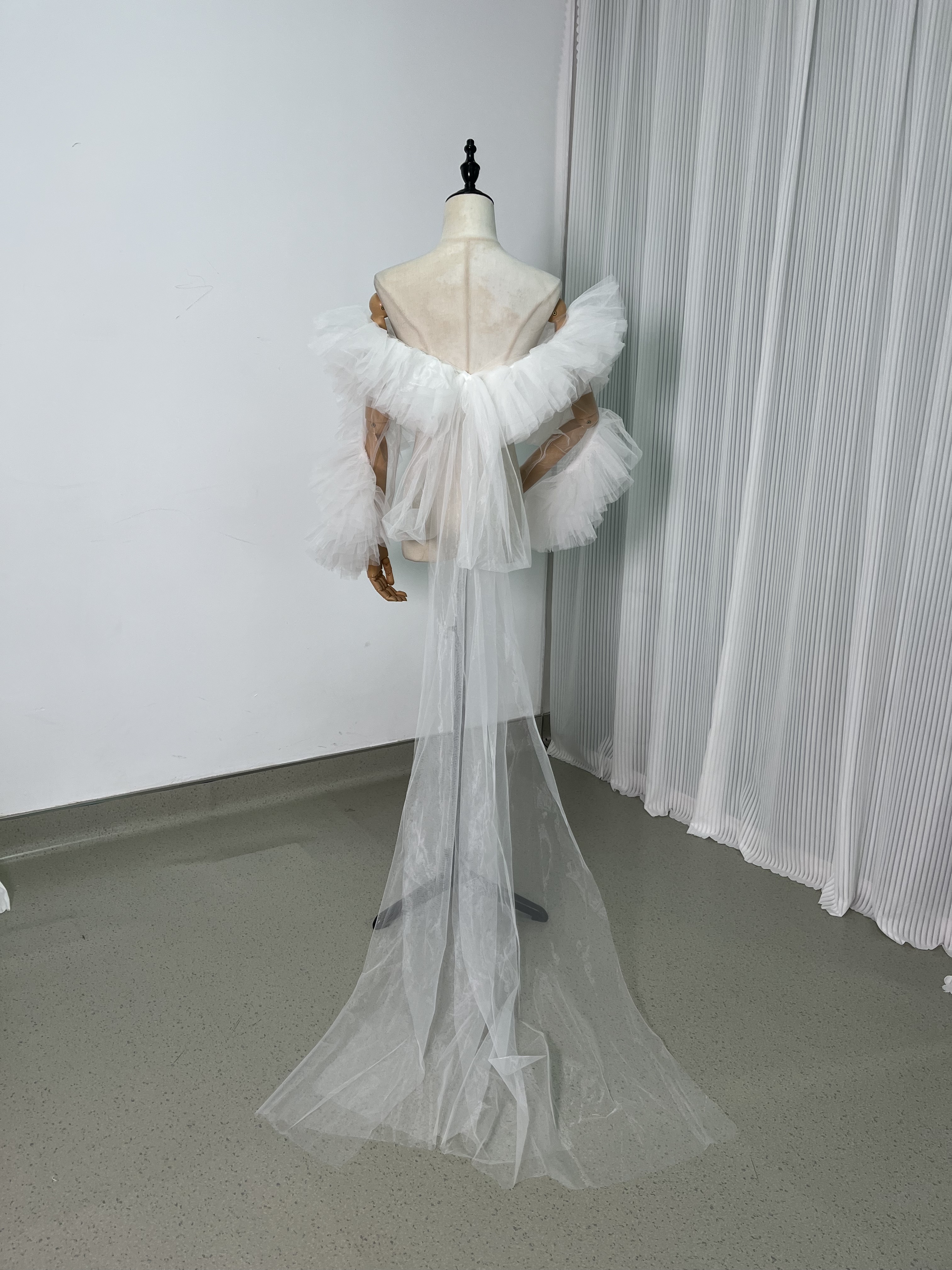 人気上昇！ドレスアレンジ用トップス ボレロ ソフトチュールポンチョ ロングトレーン 花嫁 お色直し