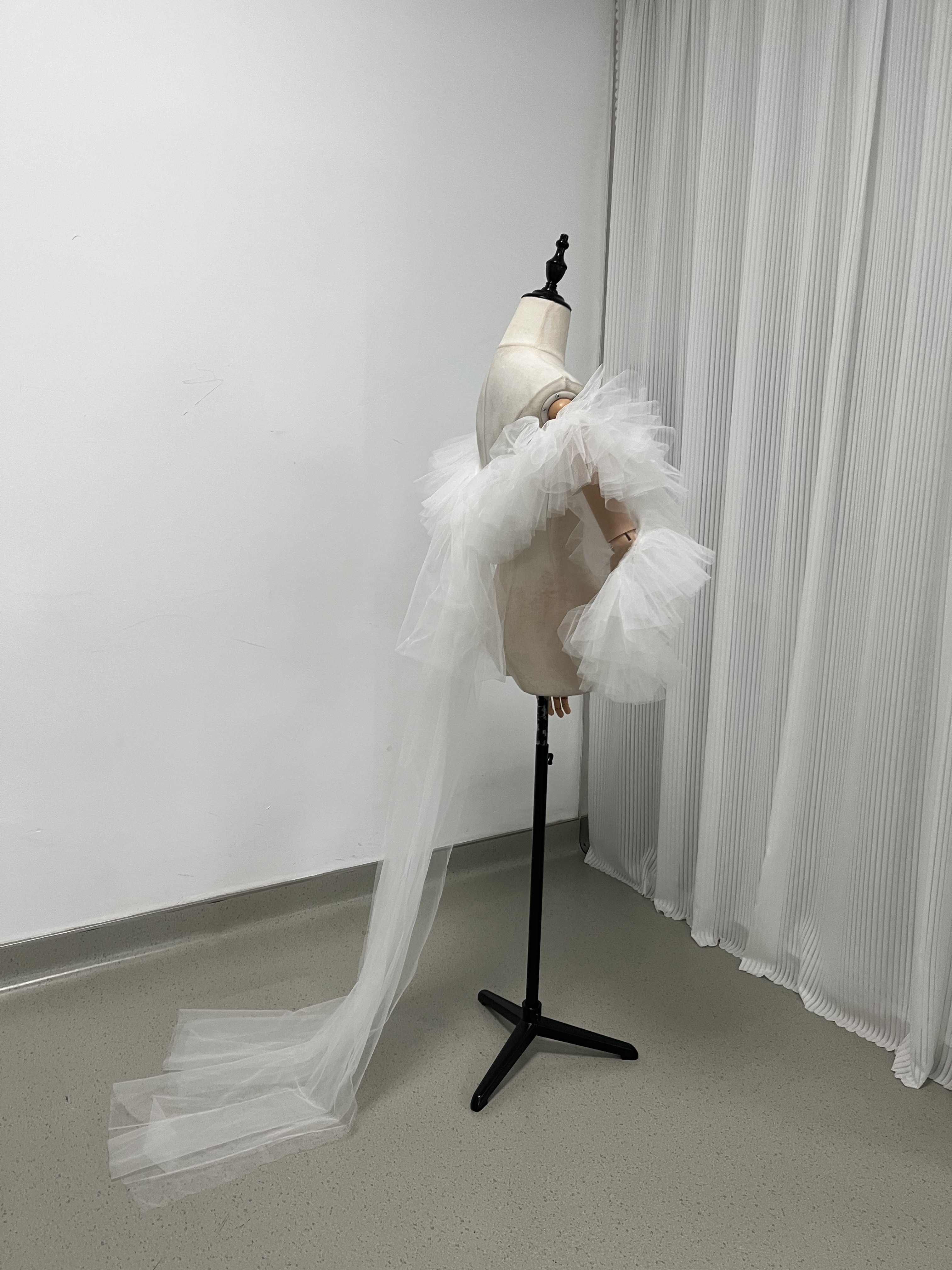 人気上昇！ドレスアレンジ用トップス ボレロ ソフトチュールポンチョ ロングトレーン 花嫁 お色直し