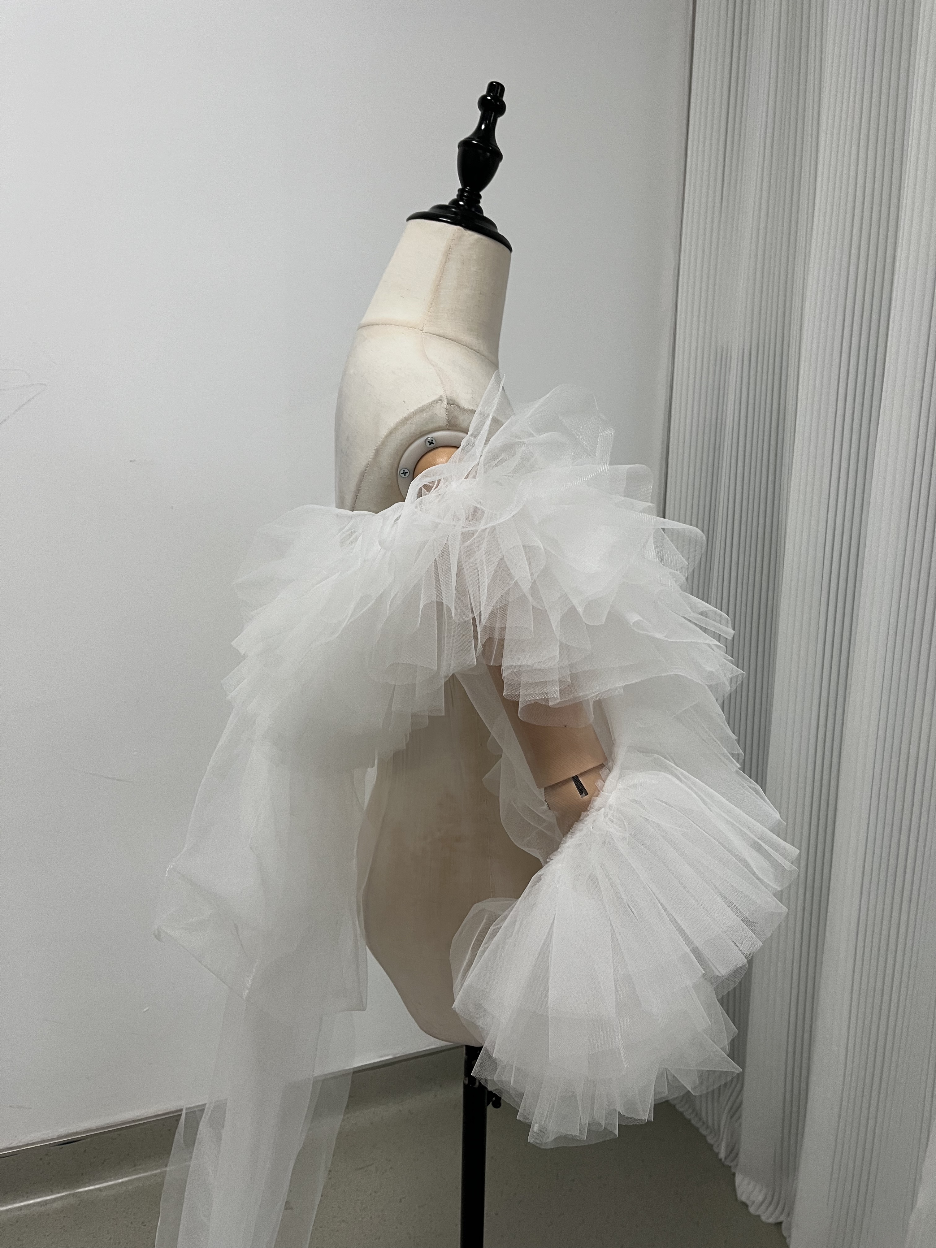 人気上昇！ドレスアレンジ用トップス ボレロ ソフトチュールポンチョ ロングトレーン 花嫁 お色直し