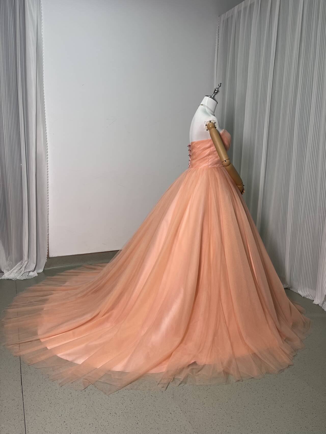 カラードレス 薄ピンク ベアトップ プリンセスライン 編み上げ 披露宴/前撮り