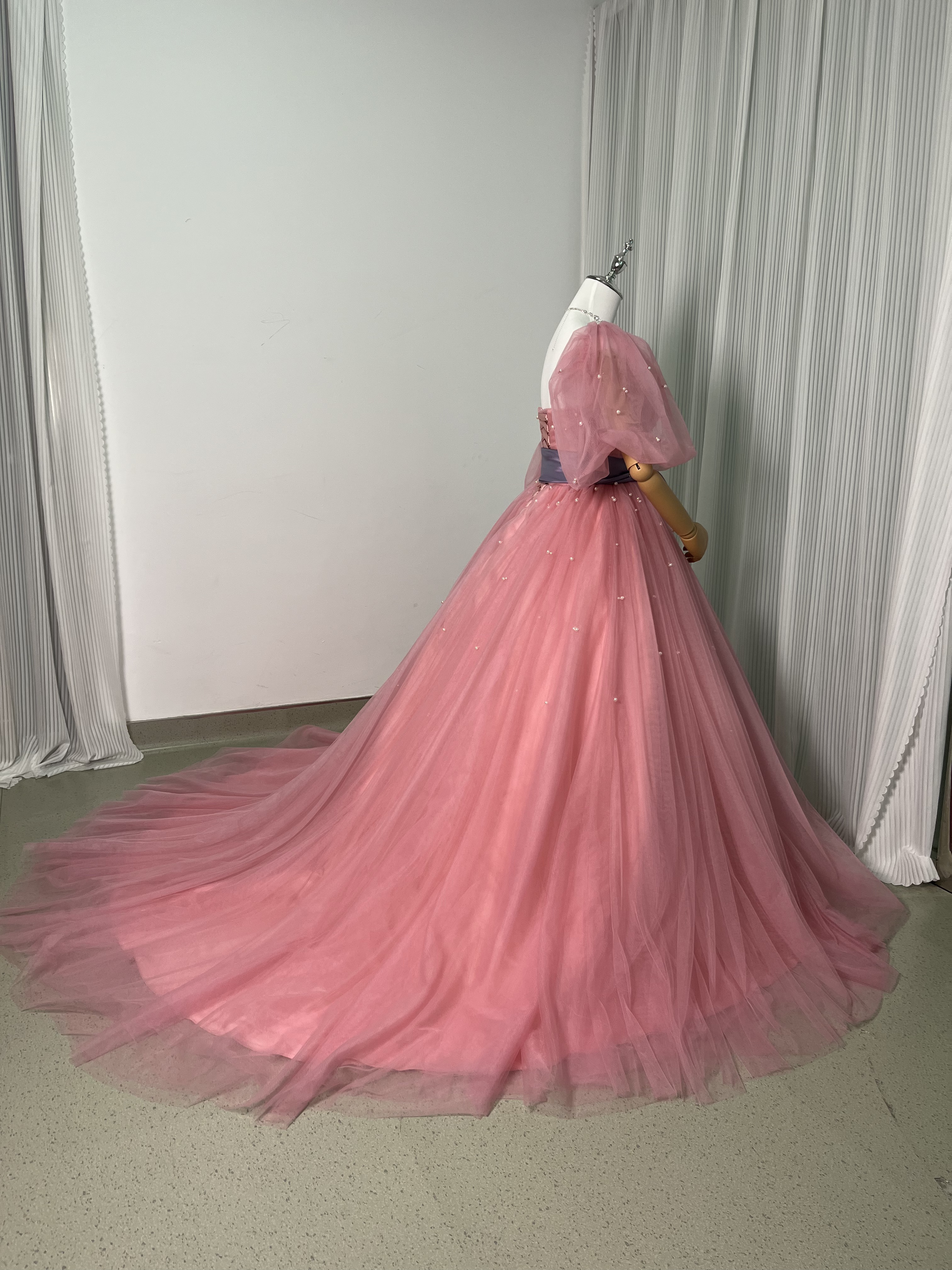 美品！パーティードレス ローズピンク ビーズ プリンセスライン ベルト 編み上げ 花嫁/前撮り