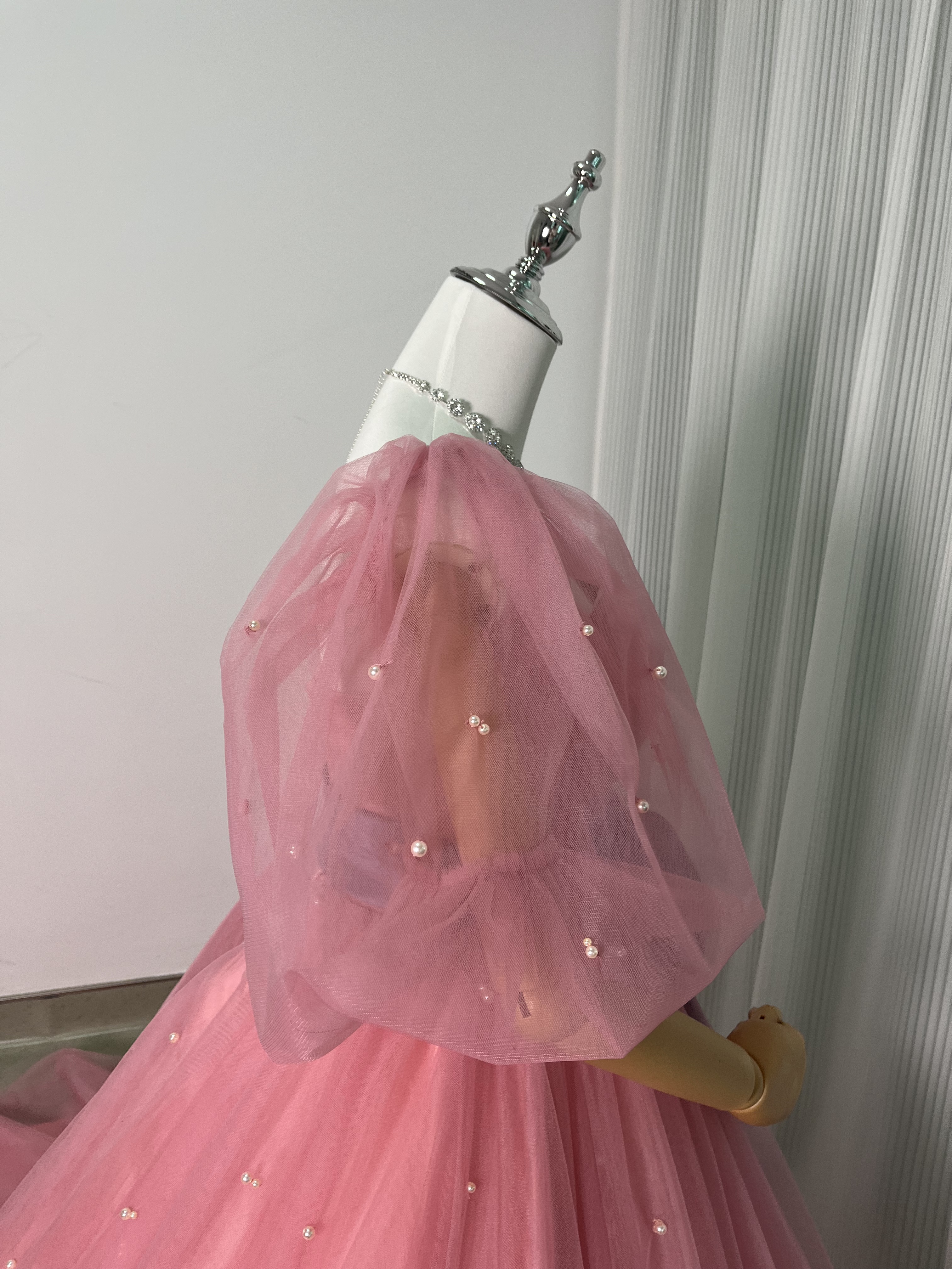 美品！パーティードレス ローズピンク ビーズ プリンセスライン ベルト 編み上げ 花嫁/前撮り