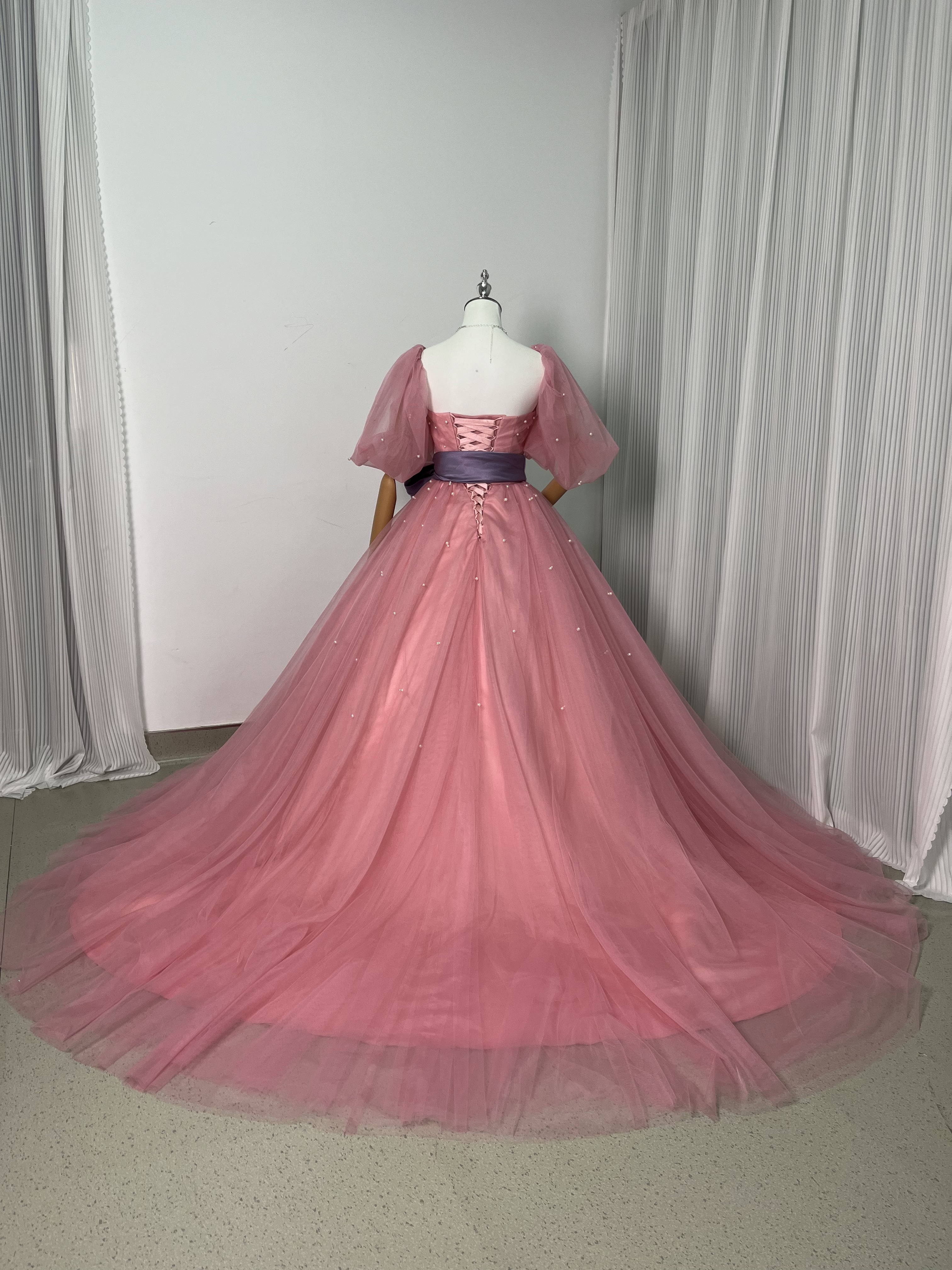 美品！パーティードレス ローズピンク ビーズ プリンセスライン ベルト 編み上げ 花嫁/前撮り