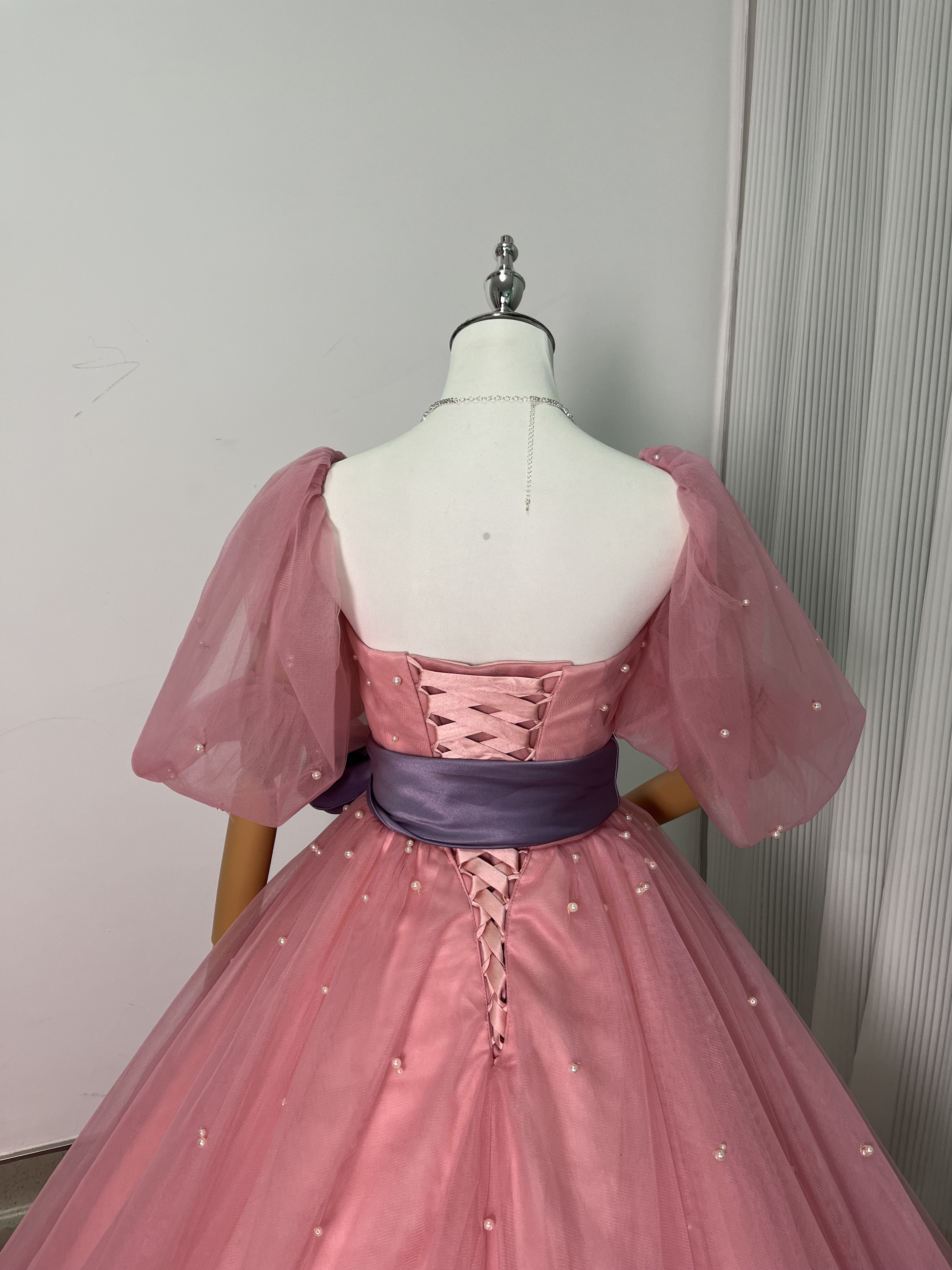 美品！パーティードレス ローズピンク ビーズ プリンセスライン ベルト 編み上げ 花嫁/前撮り