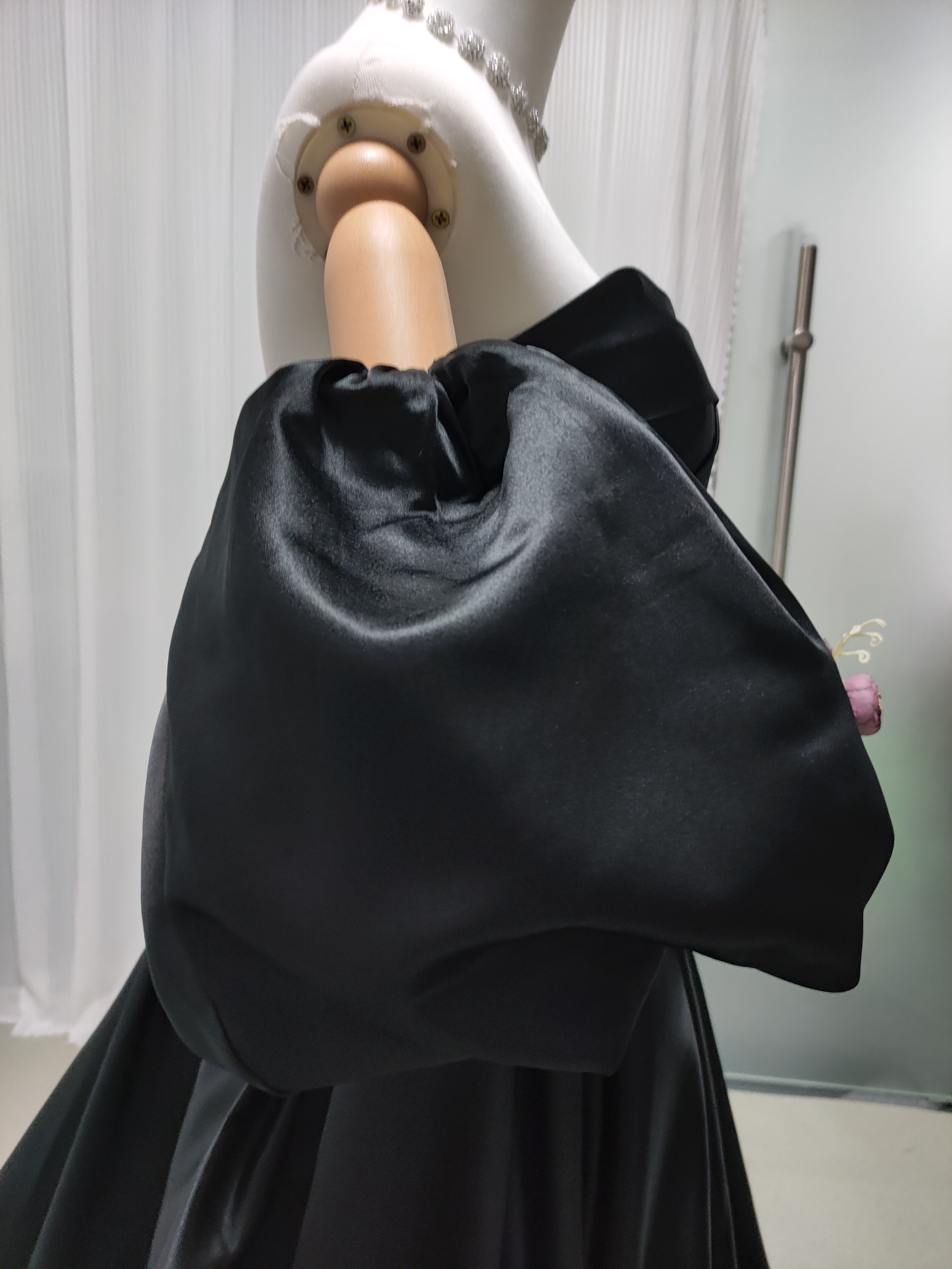 上品！パーティードレス ブラック ベアトップ パフスリーブ 編み上げ 前撮り