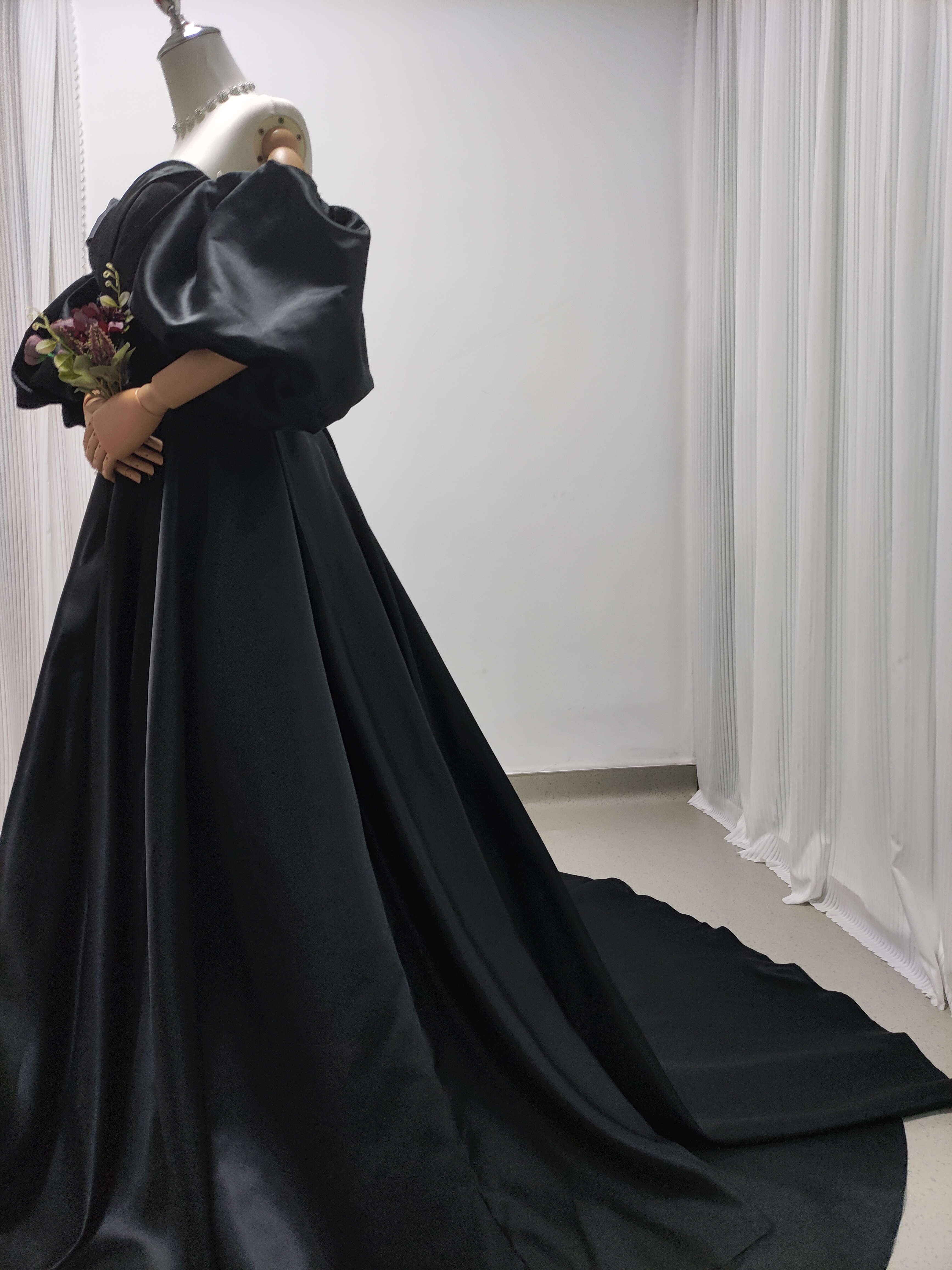 上品！パーティードレス ブラック ベアトップ パフスリーブ 編み上げ 前撮り