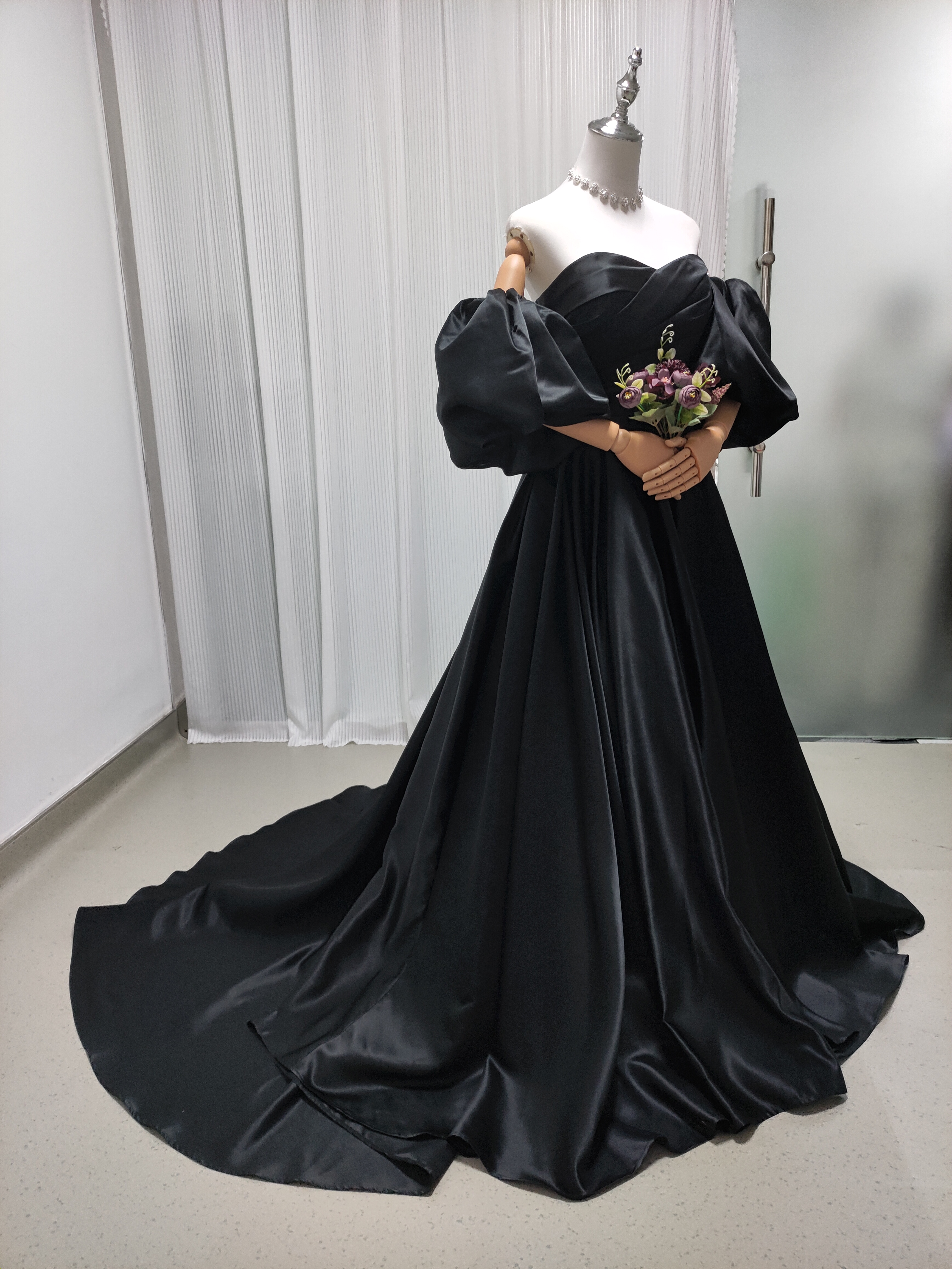 上品！パーティードレス ブラック ベアトップ パフスリーブ 編み上げ 前撮り