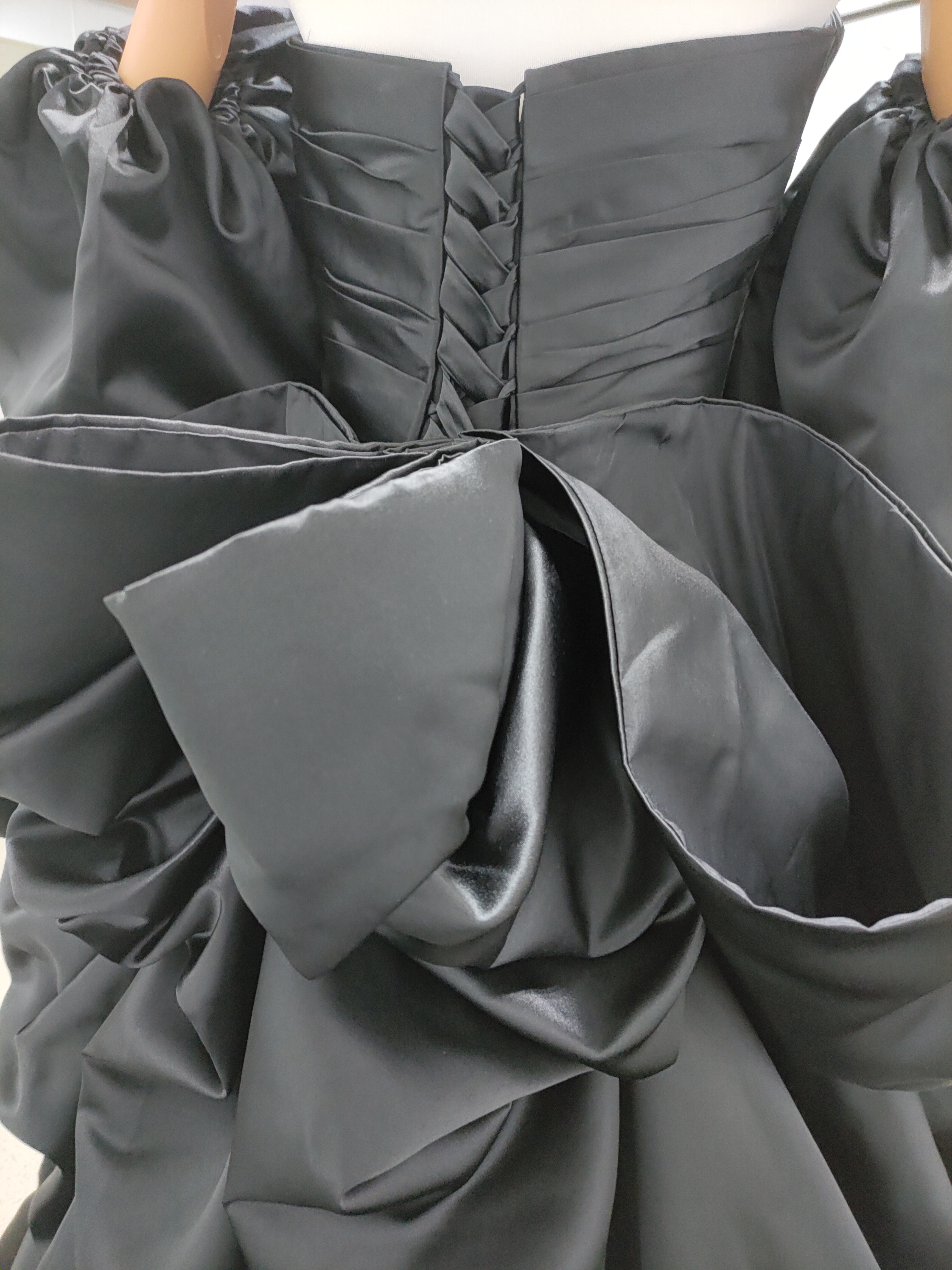 上品！パーティードレス ブラック ベアトップ ふっくら柔らかなバックリボン 編み上げ 前撮り