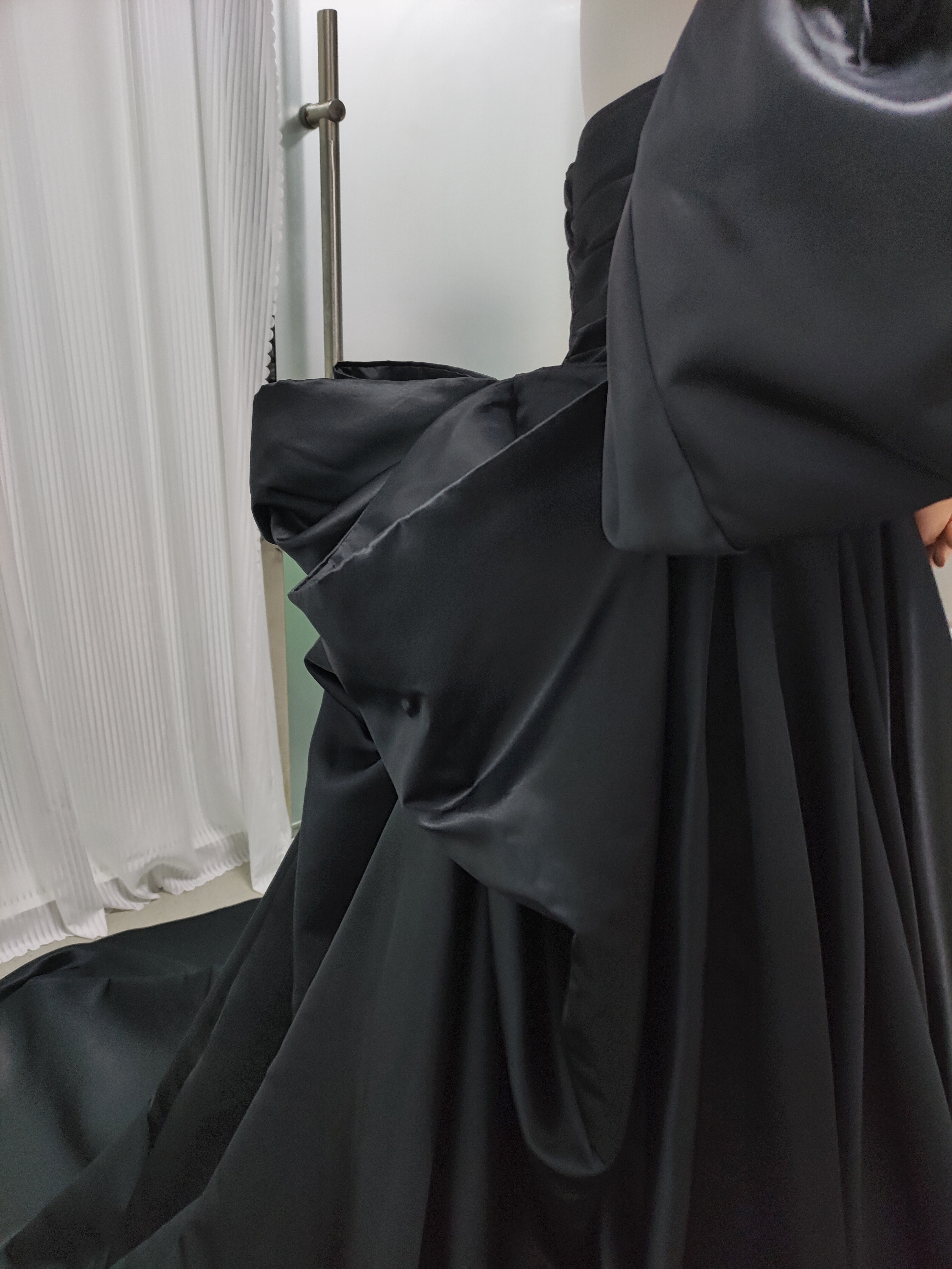 上品！パーティードレス ブラック ベアトップ ふっくら柔らかなバックリボン 編み上げ 前撮り