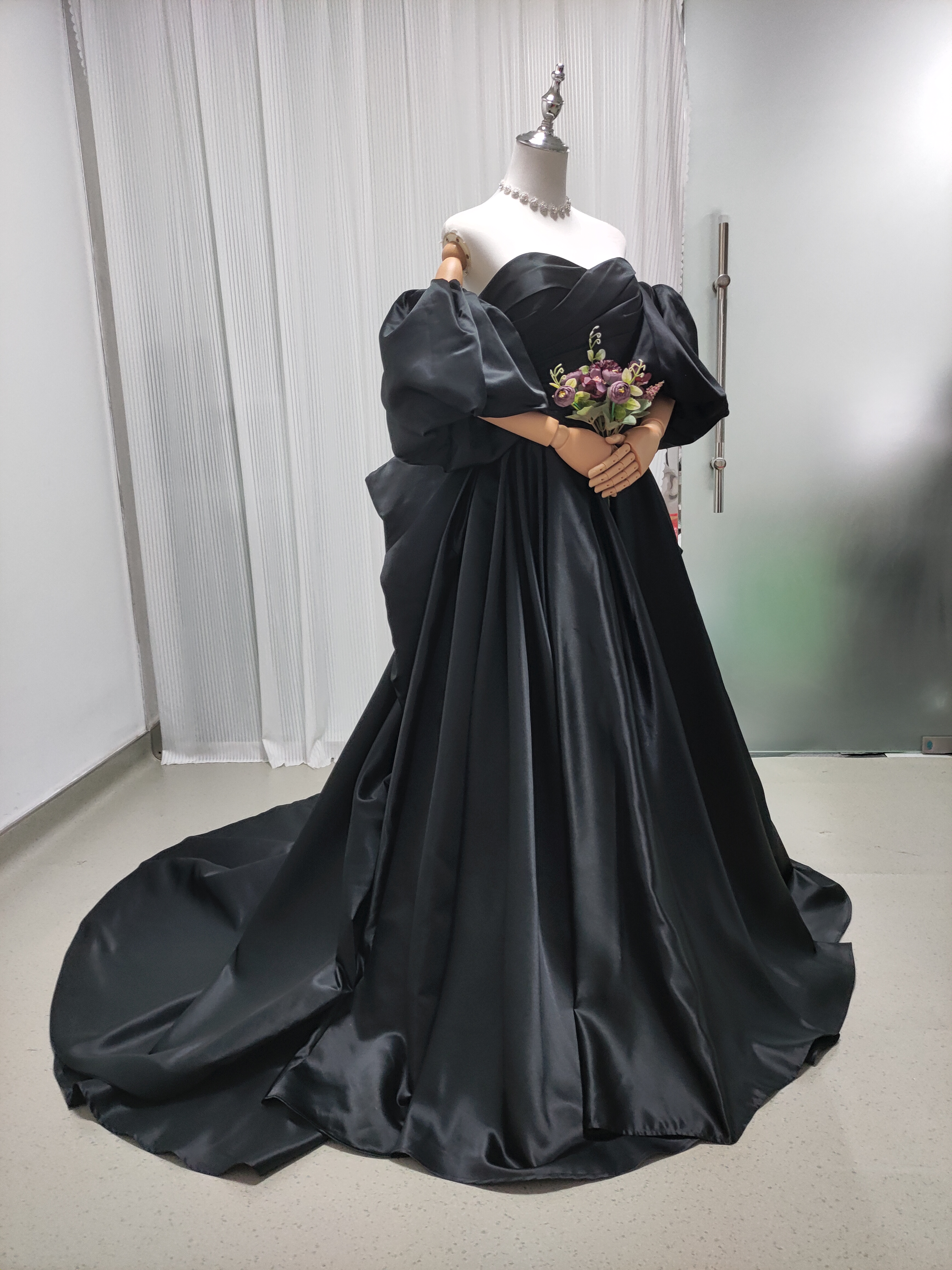 上品！パーティードレス ブラック ベアトップ ふっくら柔らかなバックリボン 編み上げ 前撮り