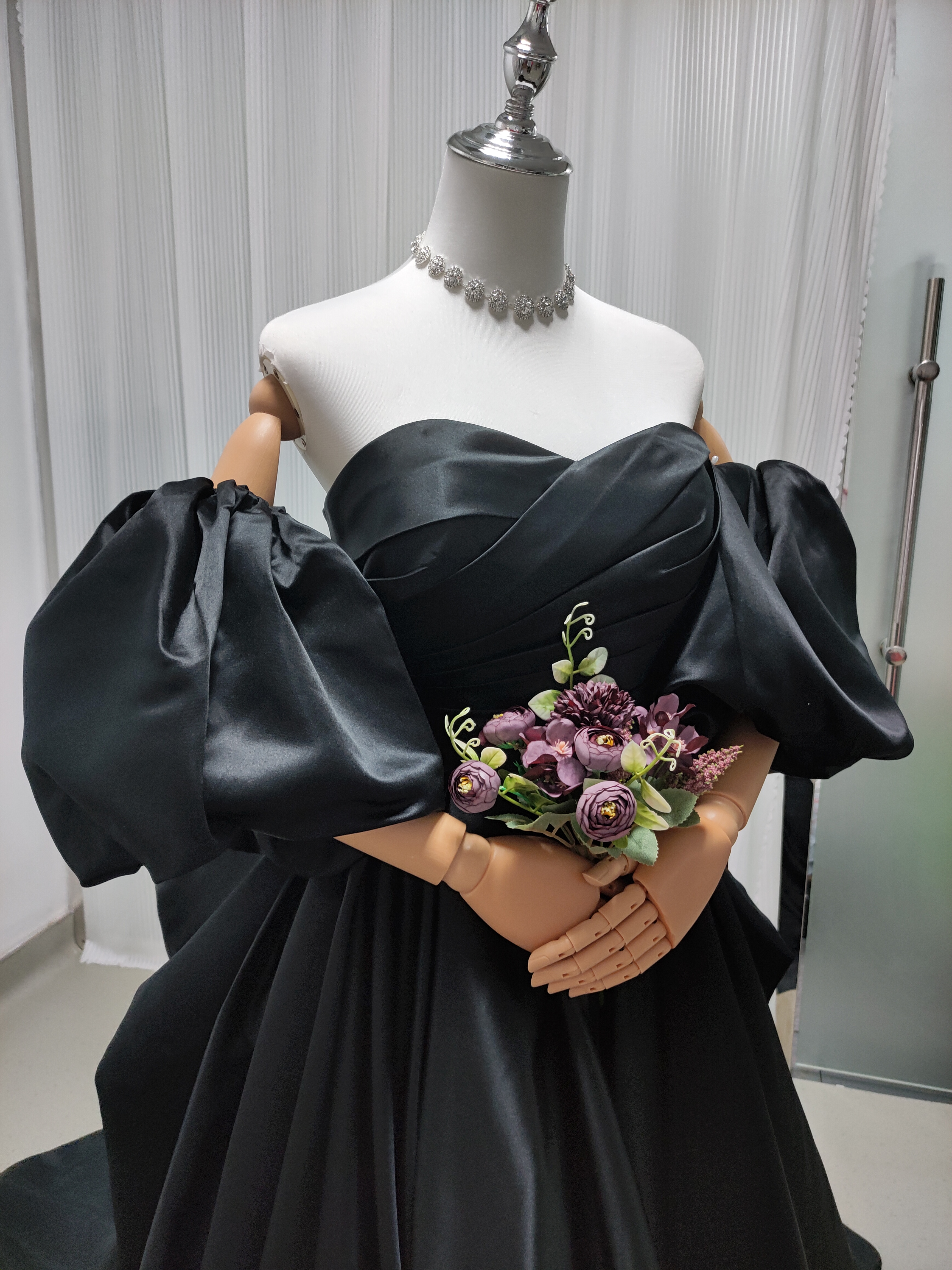 上品！パーティードレス ブラック ベアトップ ふっくら柔らかなバックリボン 編み上げ 前撮り