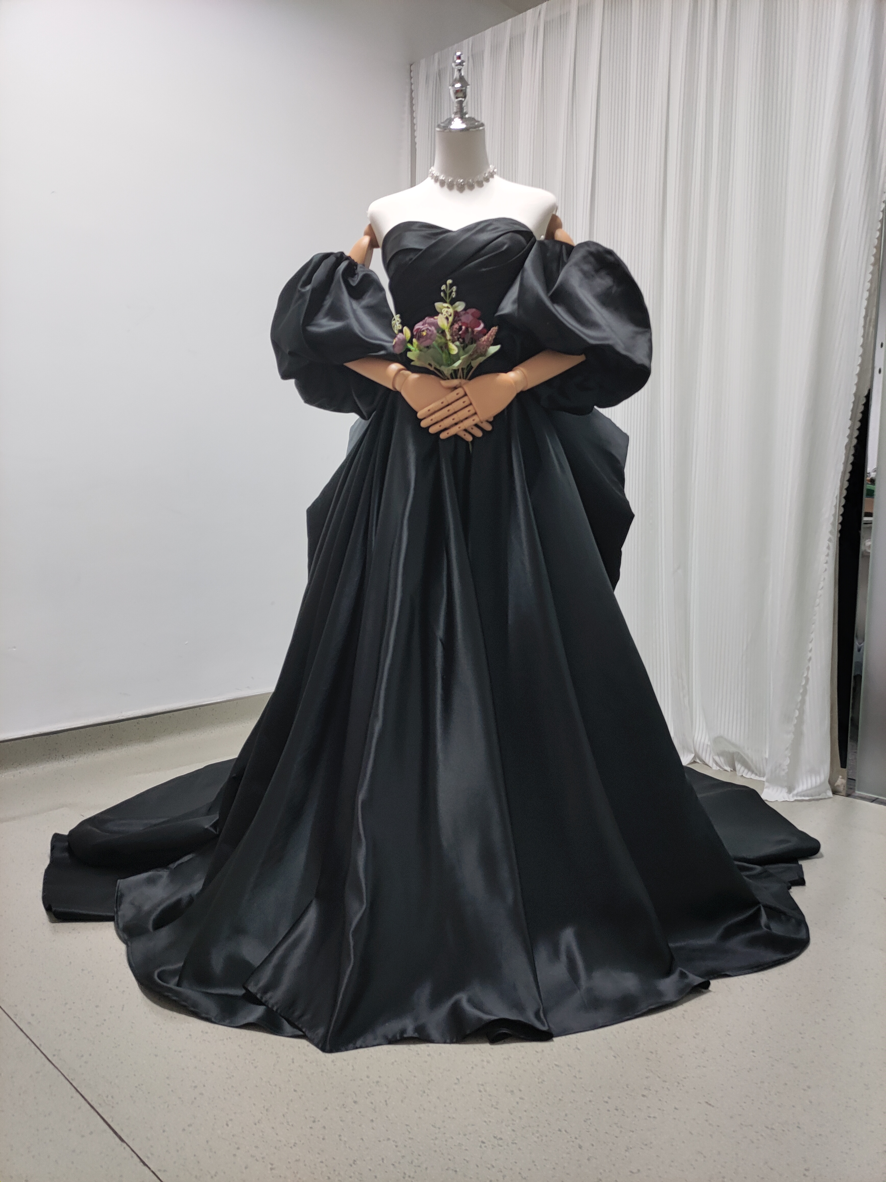 上品！パーティードレス ブラック ベアトップ ふっくら柔らかなバックリボン 編み上げ 前撮り