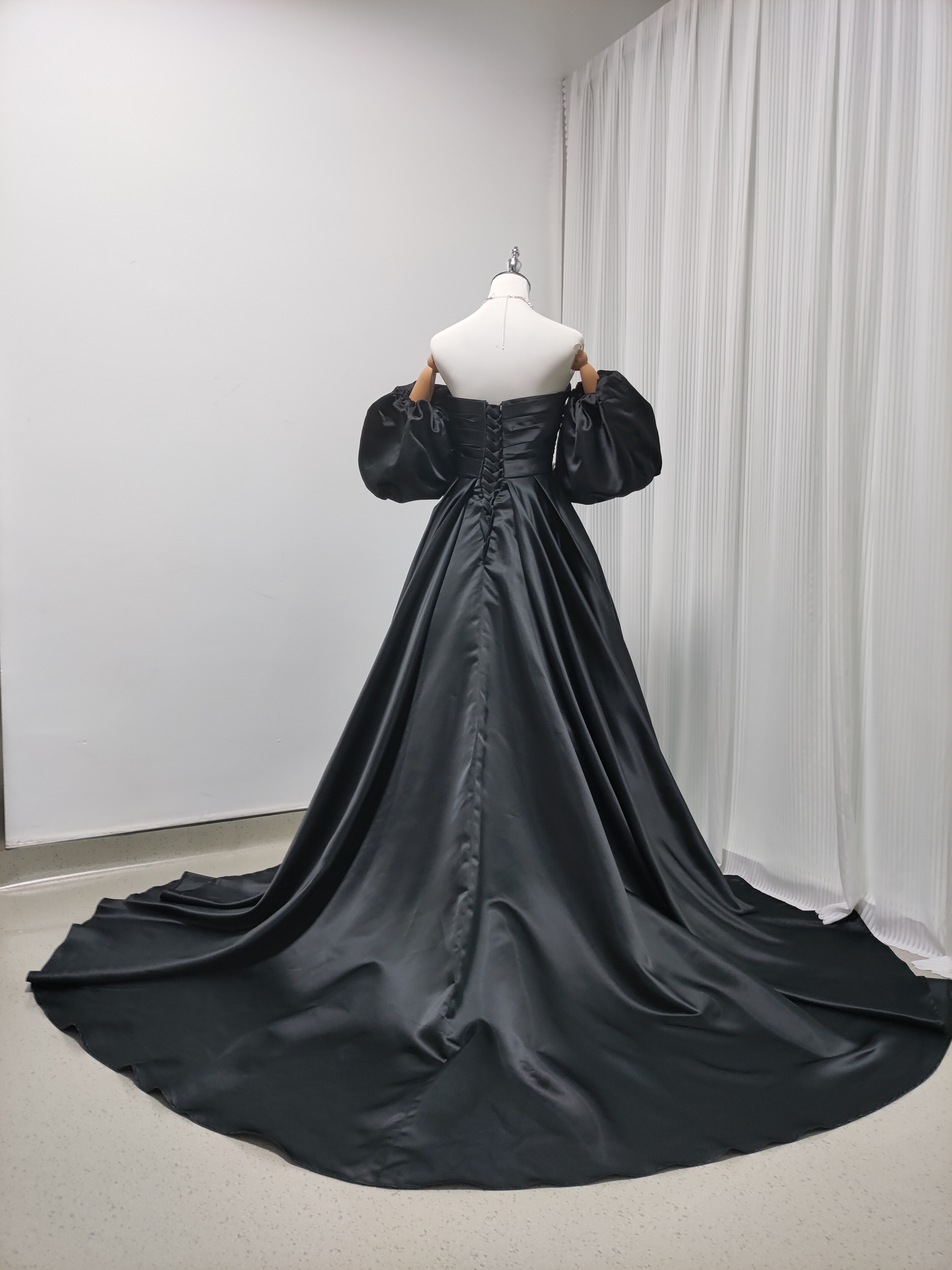 上品！パーティードレス ブラック ベアトップ パフスリーブ 編み上げ 前撮り