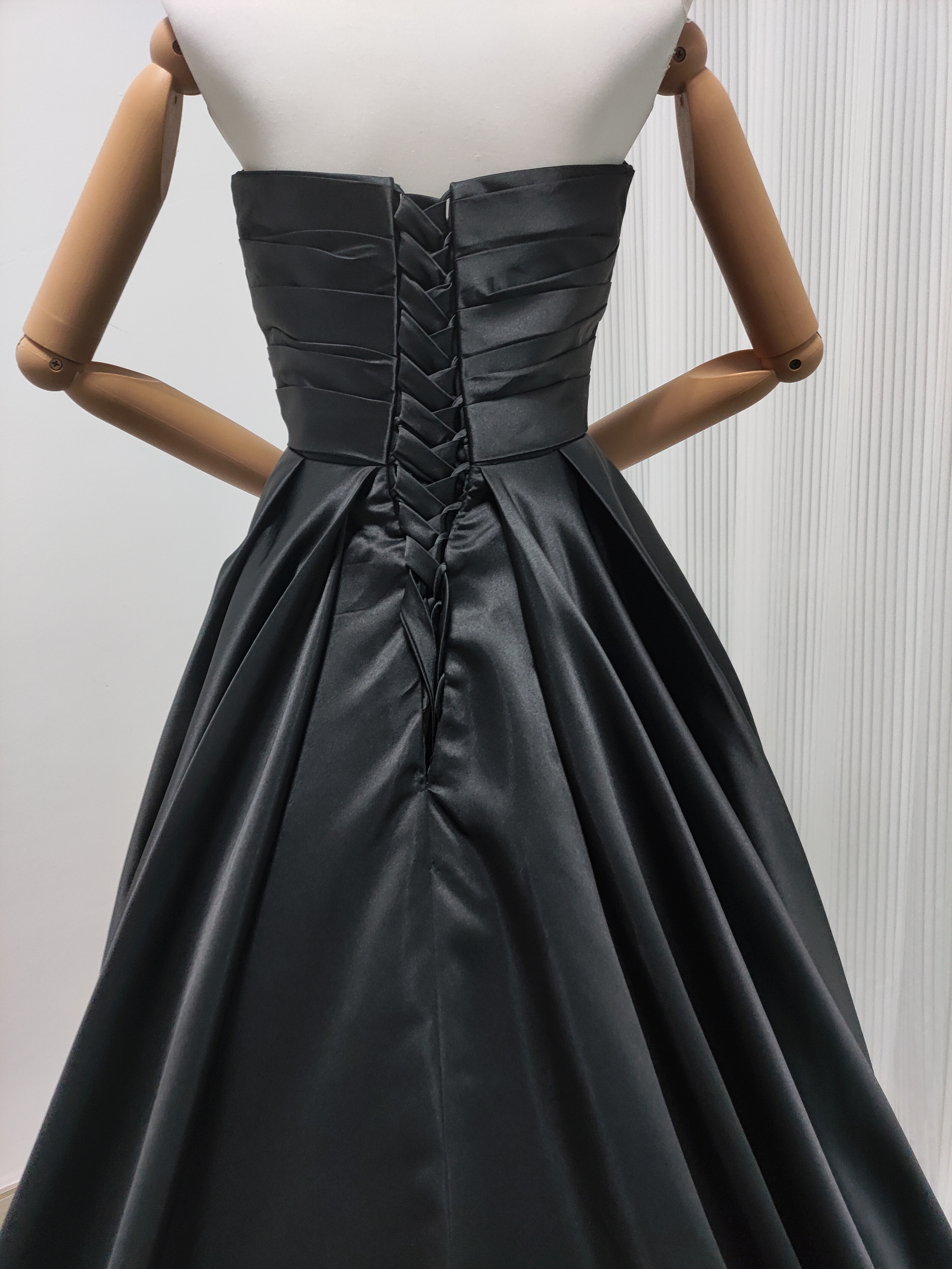 パーティードレス ブラック ベアトップ 光沢サテン 編み上げ 演奏会/音楽会