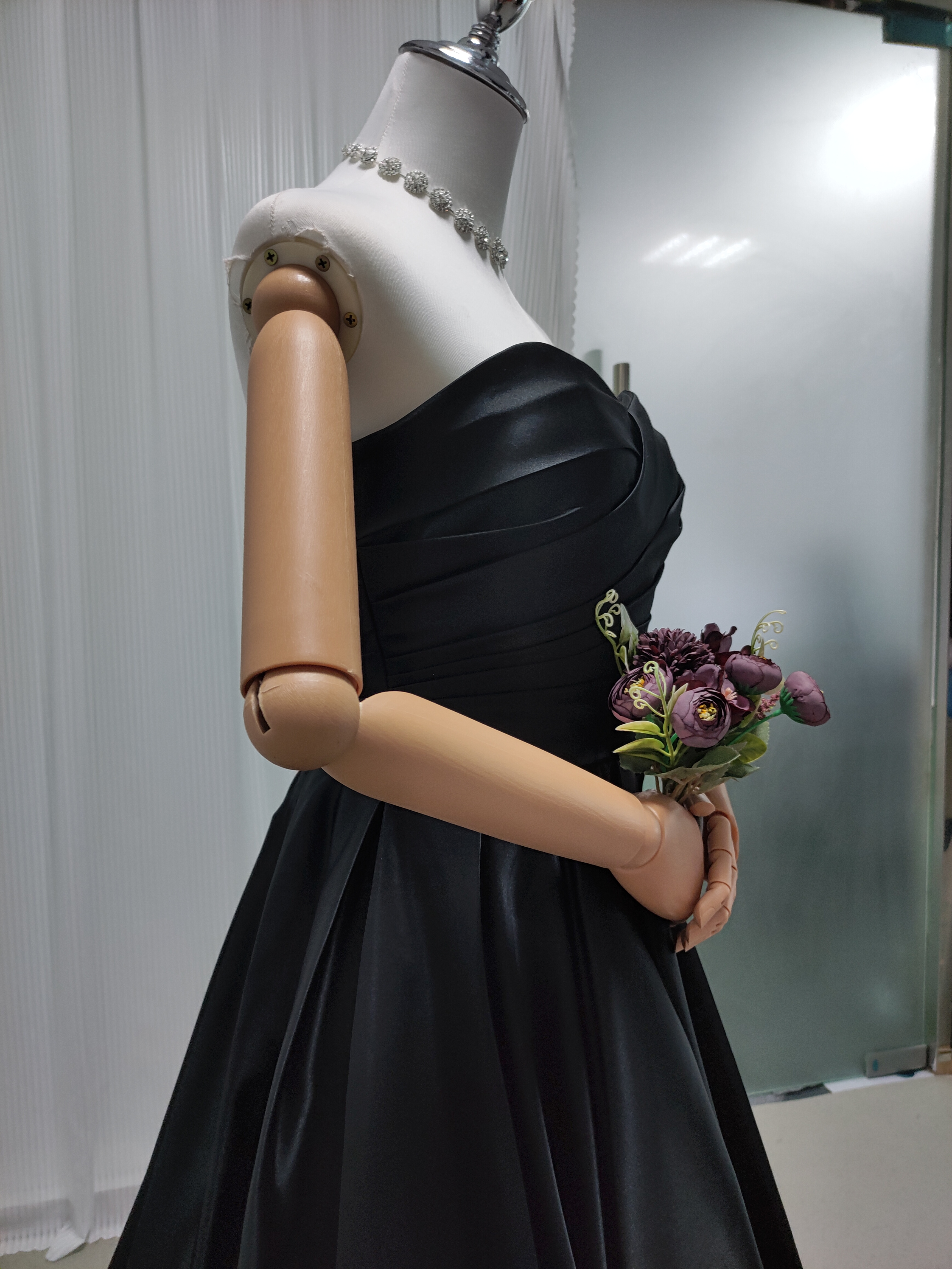 パーティードレス ブラック ベアトップ 光沢サテン 編み上げ 演奏会/音楽会