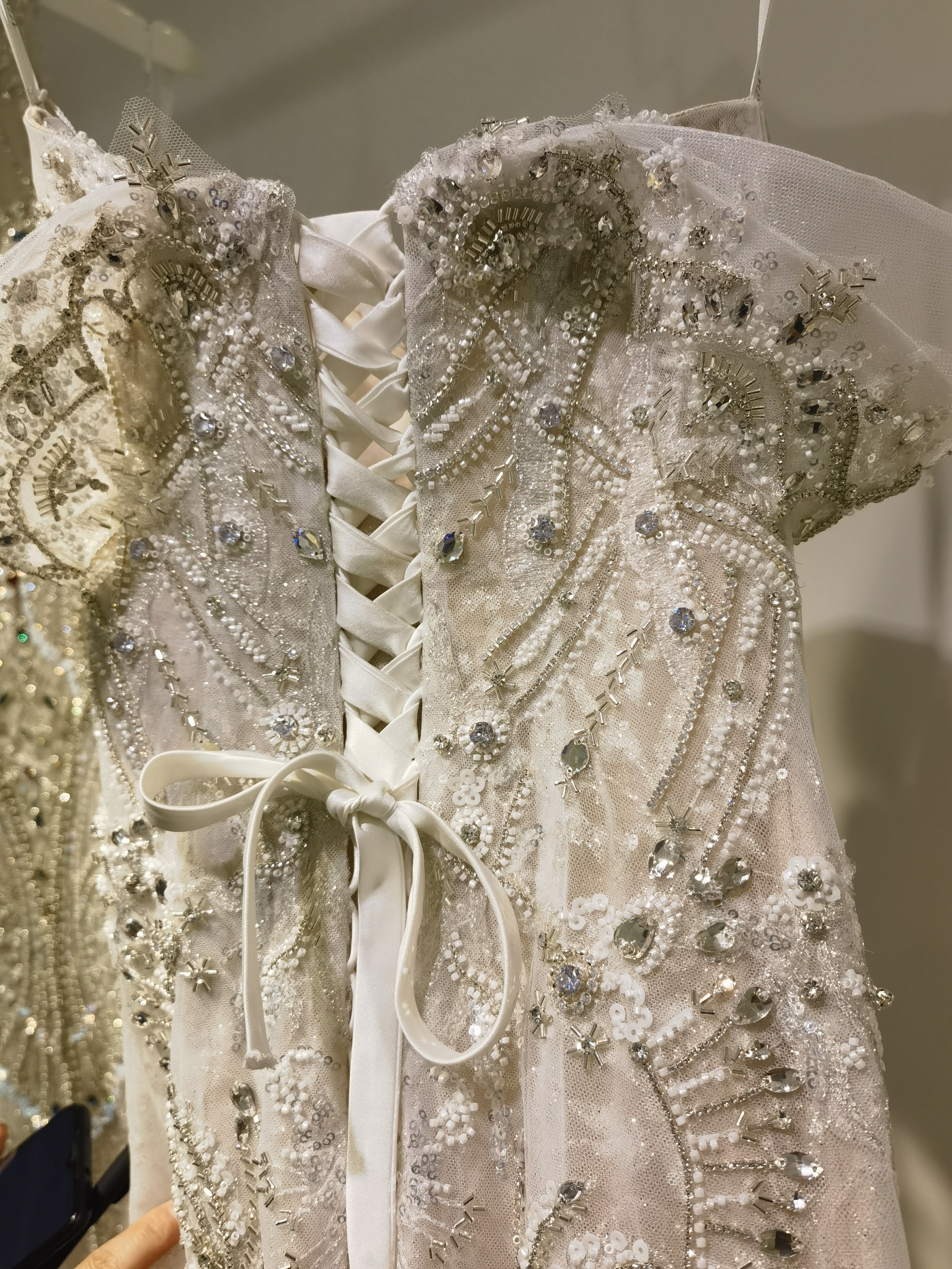 豪華！ ウェディングドレス オフショルダー キラキラのハンドビーディング 編み上げ マーメイドライン 結婚式