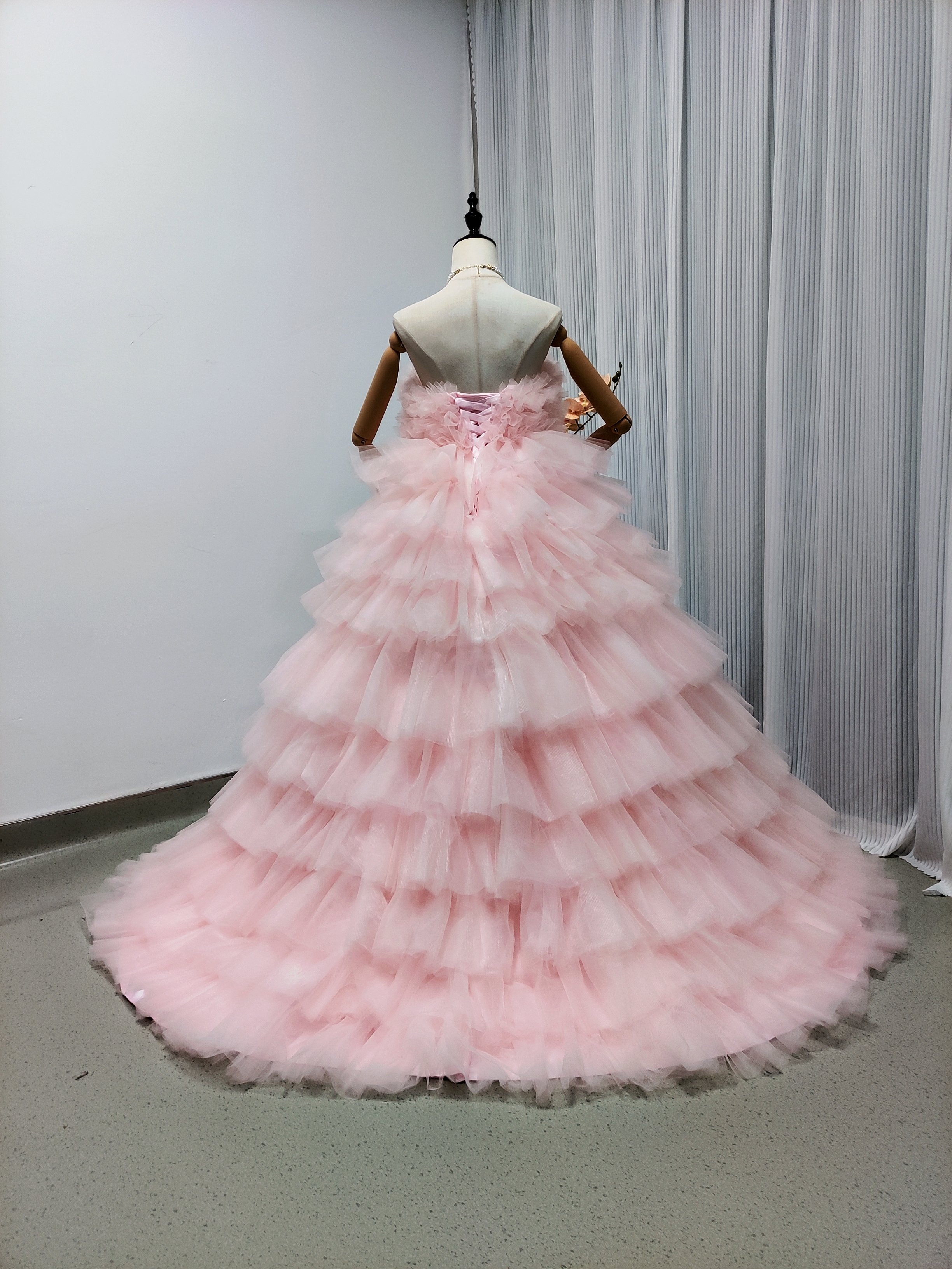 美品！カラードレス ピンク ベアトップ フレアスカート 柔らかく重ねたチュールスカート 結婚式/前撮り