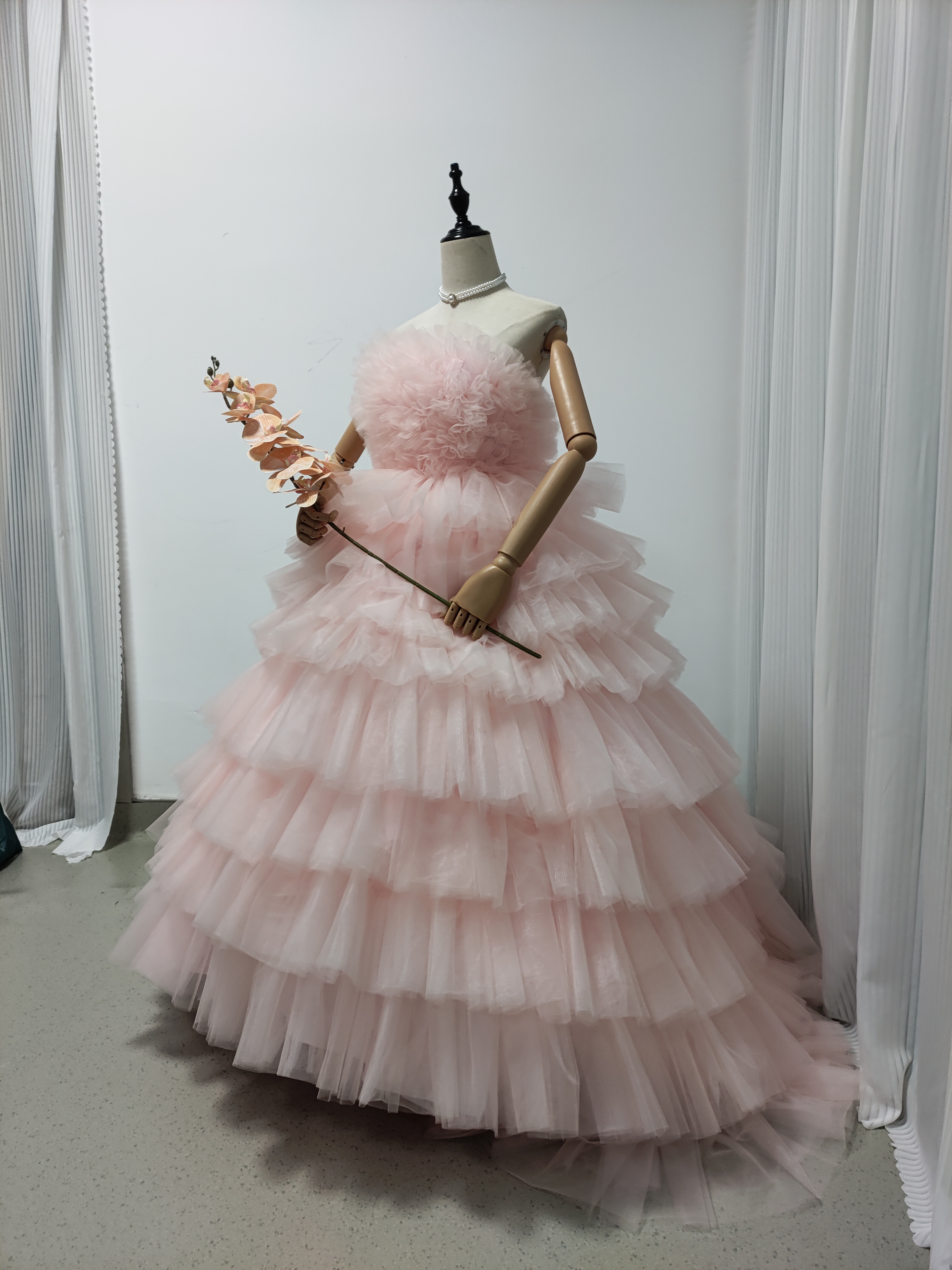 美品！カラードレス ピンク ベアトップ フレアスカート 柔らかく重ねたチュールスカート 結婚式/前撮り