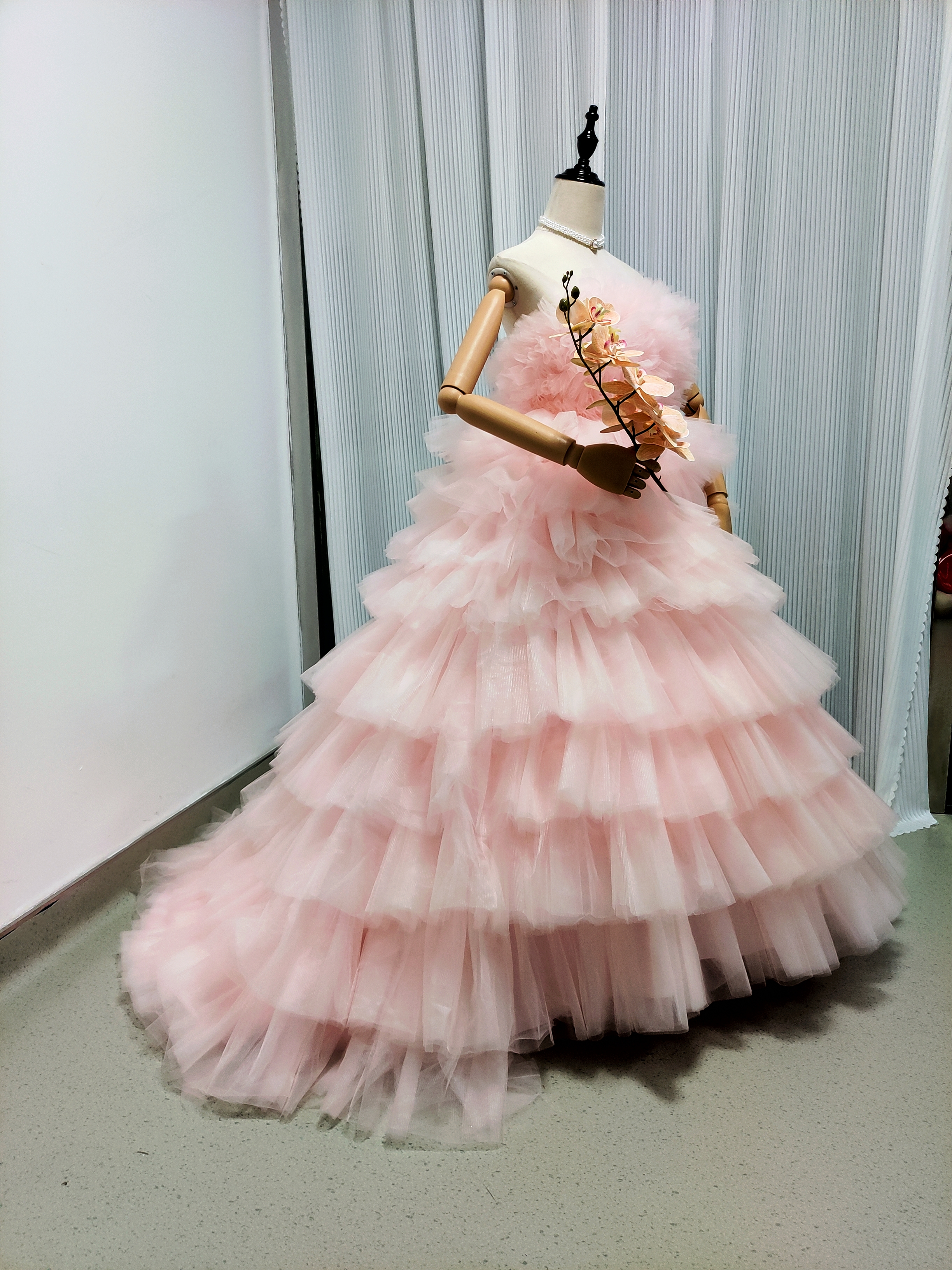 美品！カラードレス ピンク ベアトップ フレアスカート 柔らかく重ねたチュールスカート 結婚式/前撮り