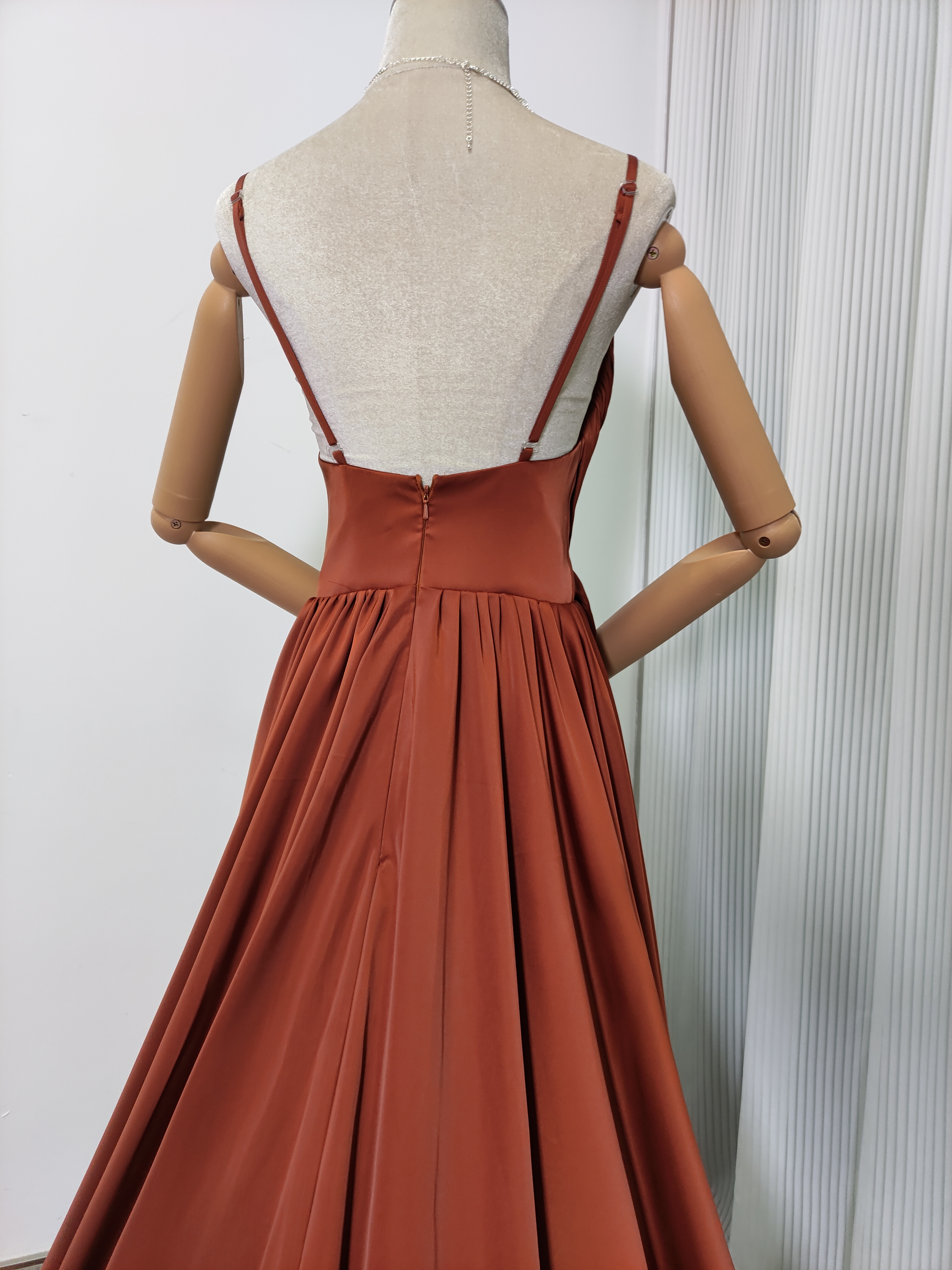 パーティードレス テラコッタ色 滑らか キャミソール Vネック ファスナー 前撮り ロングトレーン
