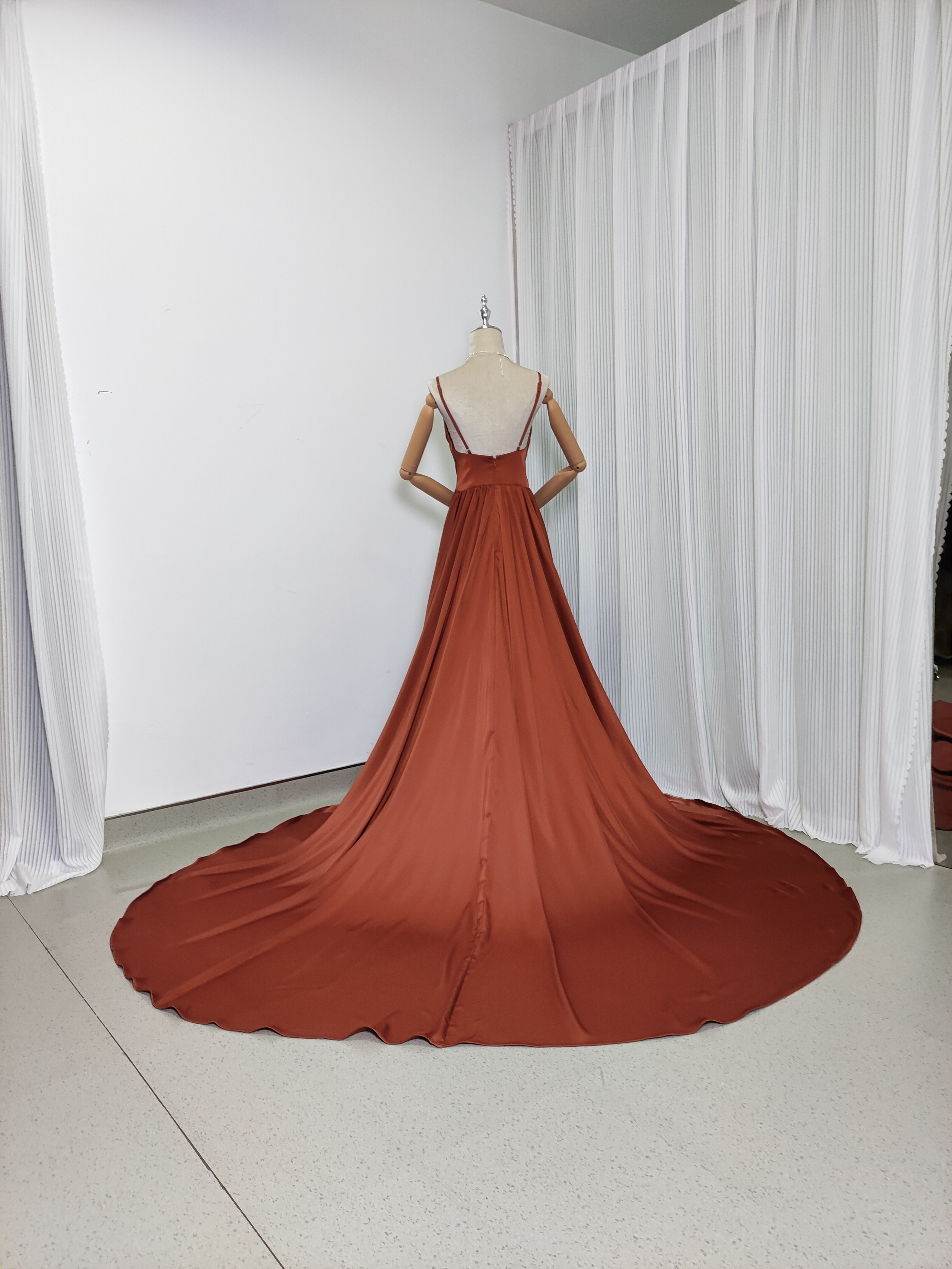 パーティードレス テラコッタ色 滑らか キャミソール Vネック ファスナー 前撮り ロングトレーン