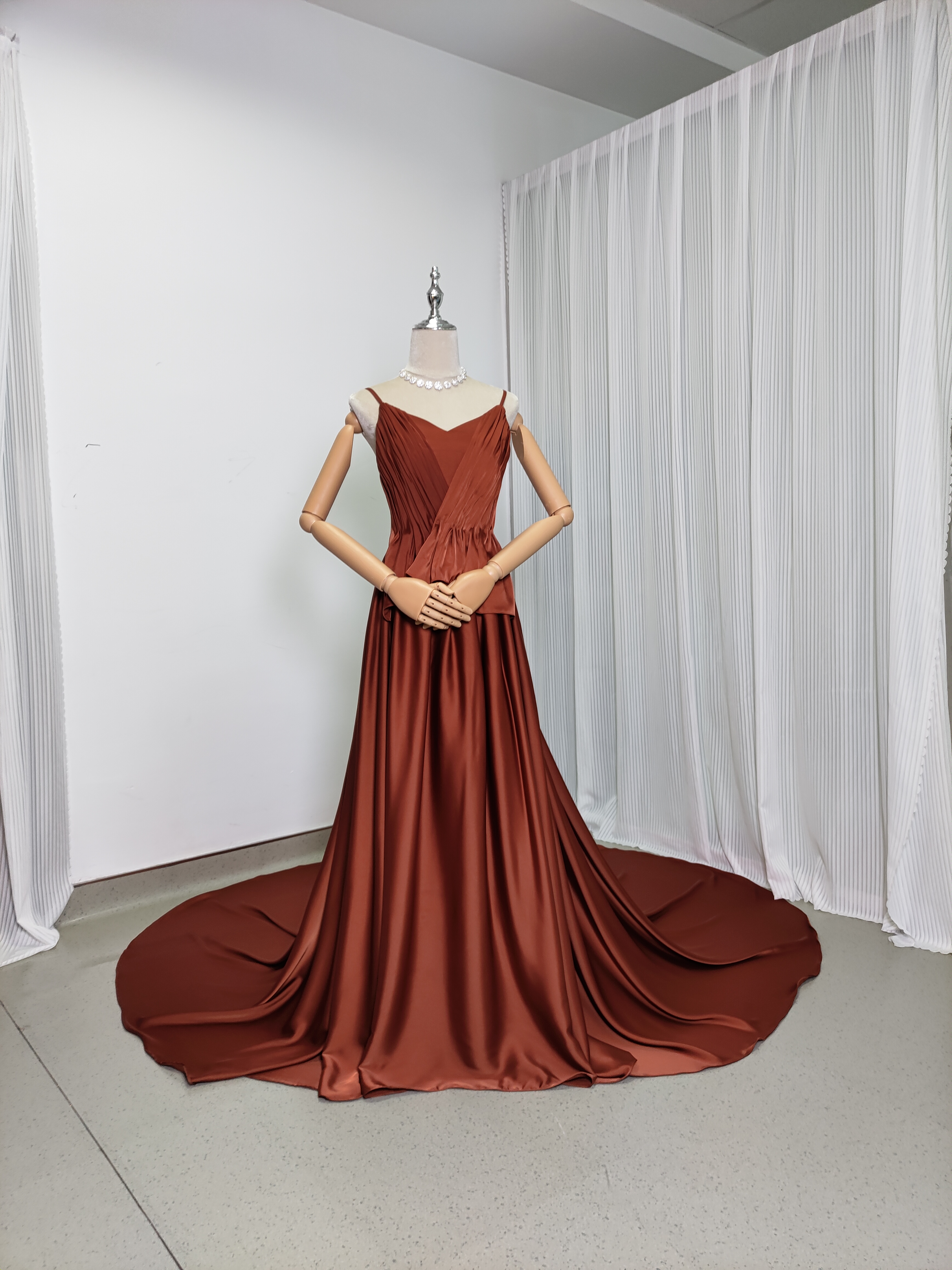 パーティードレス テラコッタ色 滑らか キャミソール Vネック ファスナー 前撮り ロングトレーン