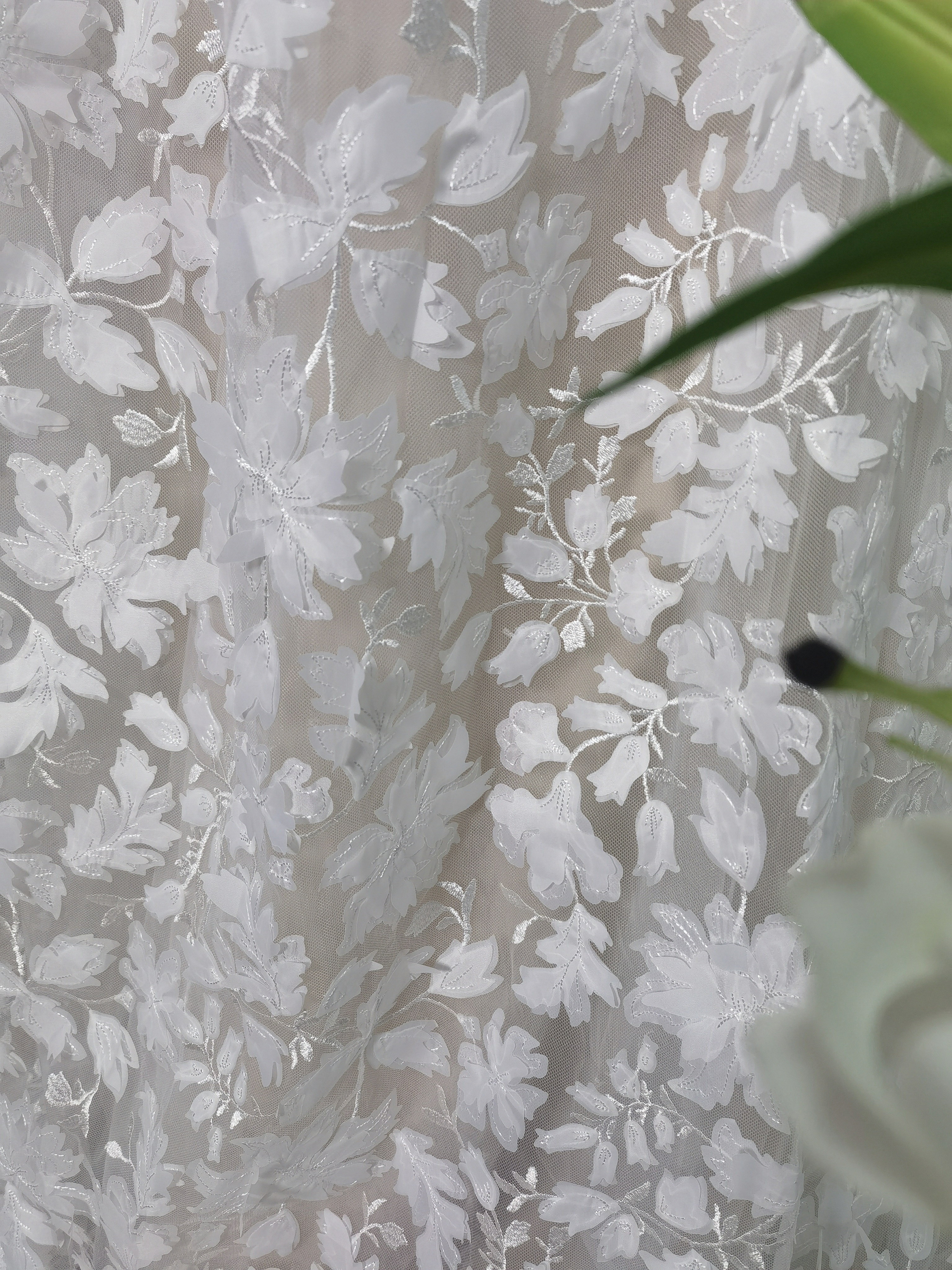 美品！ウェディングドレス ホルターネック 贅沢な総レース 背中見せ 3D立体レース刺繍 リボン 花嫁/前撮り