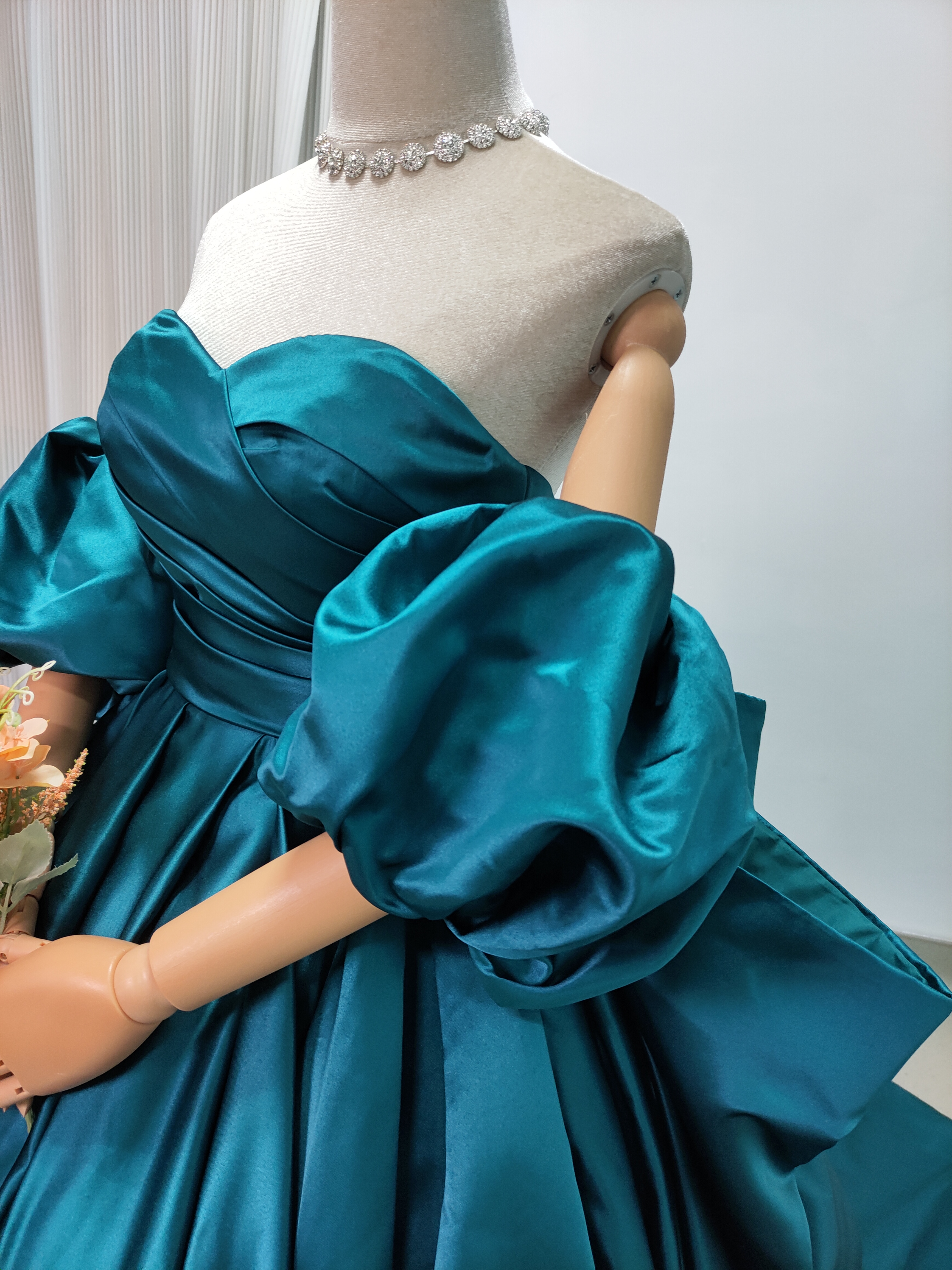クラシカル カラードレス ジュエルブルー ベアトップ パフスリーブ ファスナー 豪華なバックリボン 花嫁/前撮り