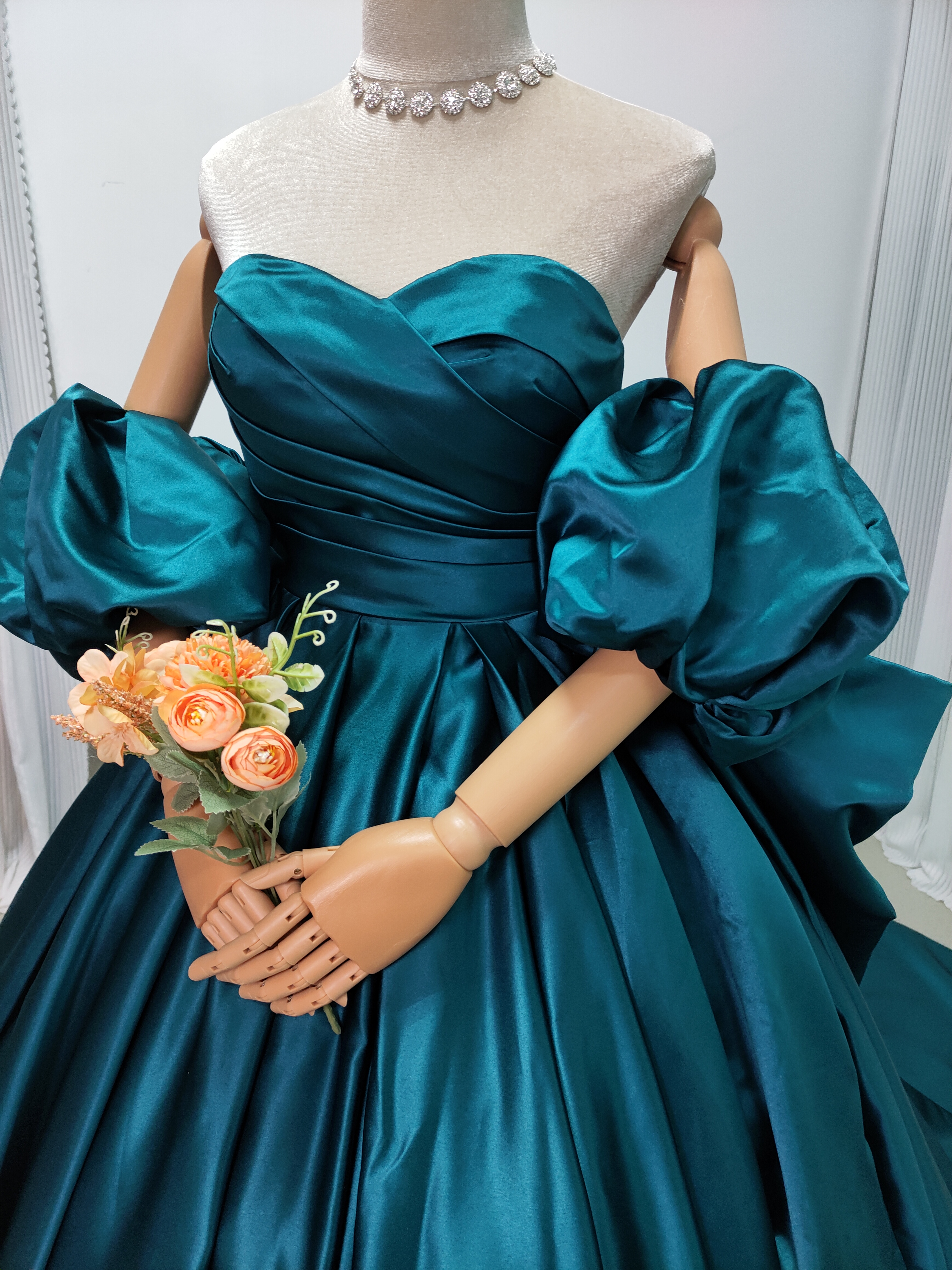 クラシカル カラードレス ジュエルブルー ベアトップ パフスリーブ ファスナー 豪華なバックリボン 花嫁/前撮り