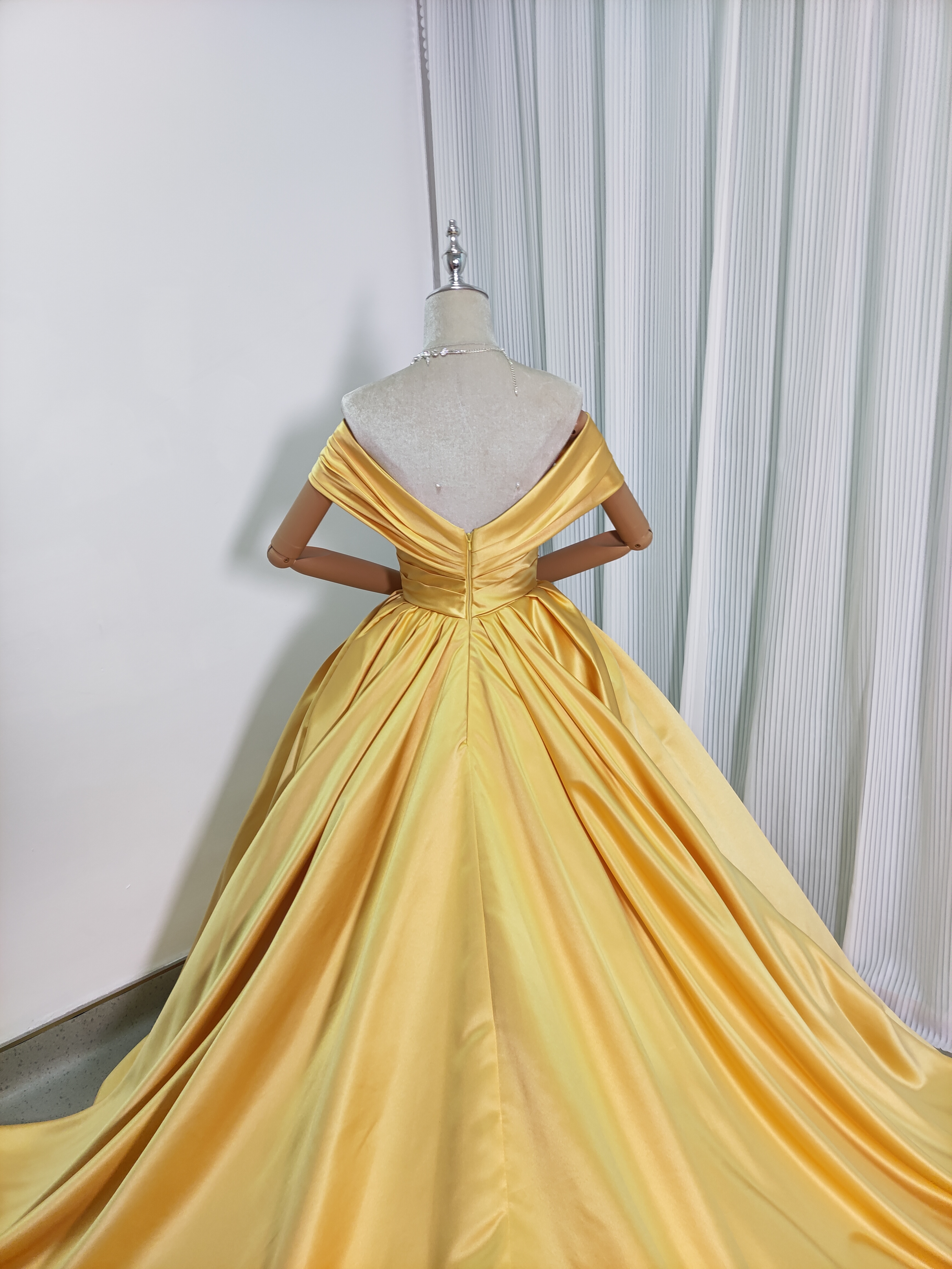 高品質！カラードレス イエロー プリンセスライン オフショルダー ファスナー 花嫁 前撮り