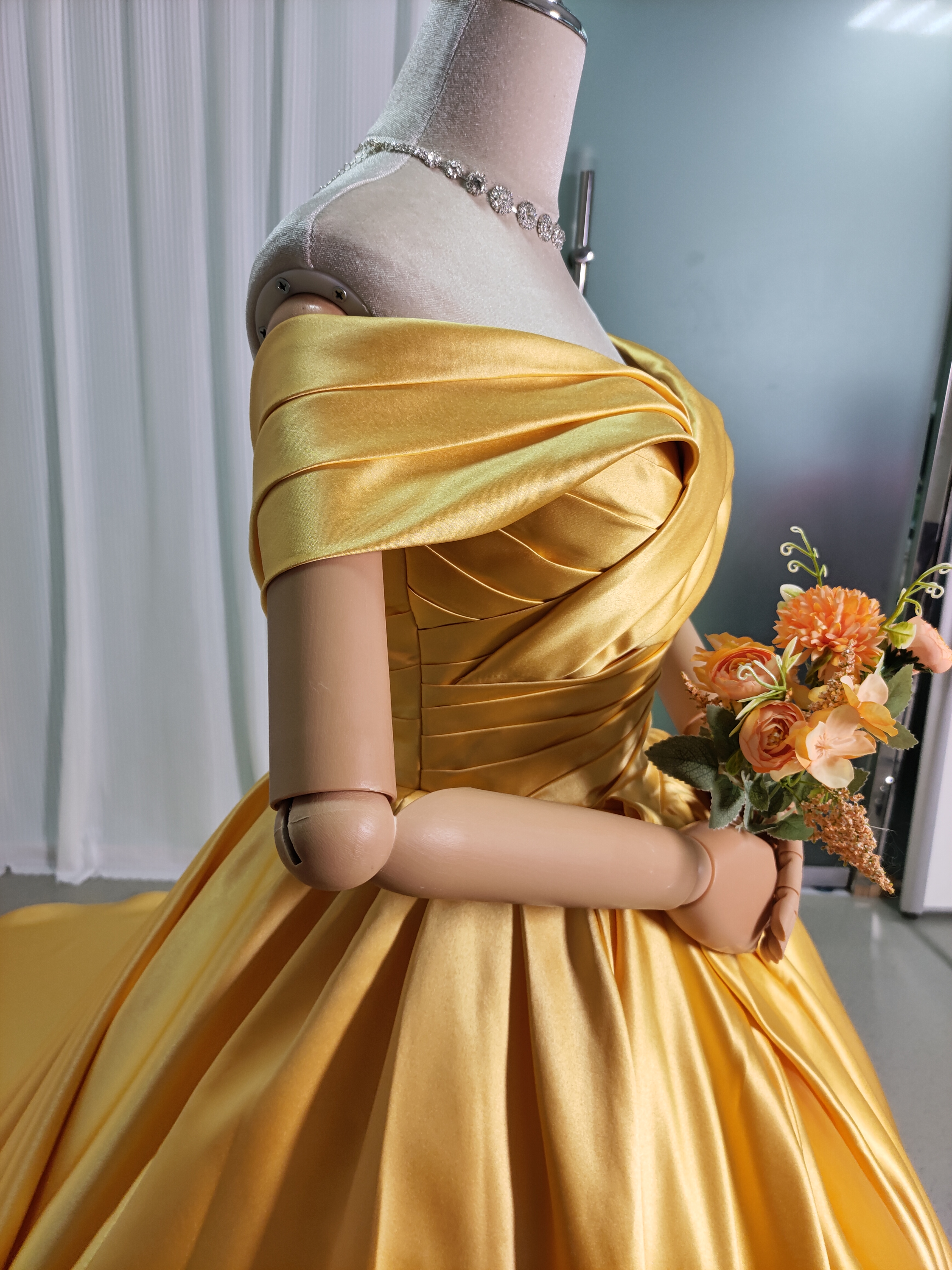 高品質！カラードレス イエロー プリンセスライン オフショルダー ファスナー 花嫁 前撮り