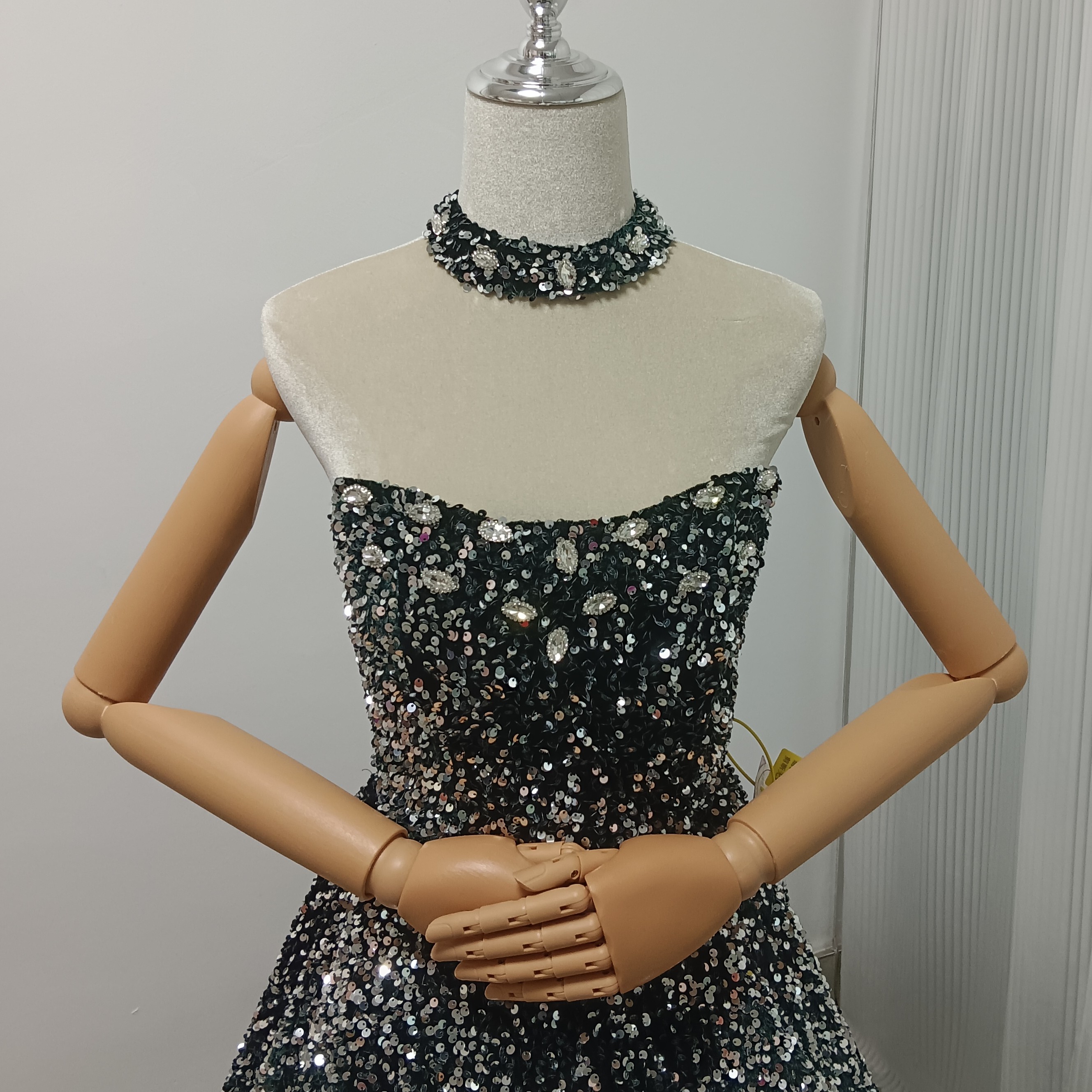 豪華！カラードレス 深めな緑 グラデーション キラキラスパンコール デザイン感 大人っぽい 演奏会/音楽会
