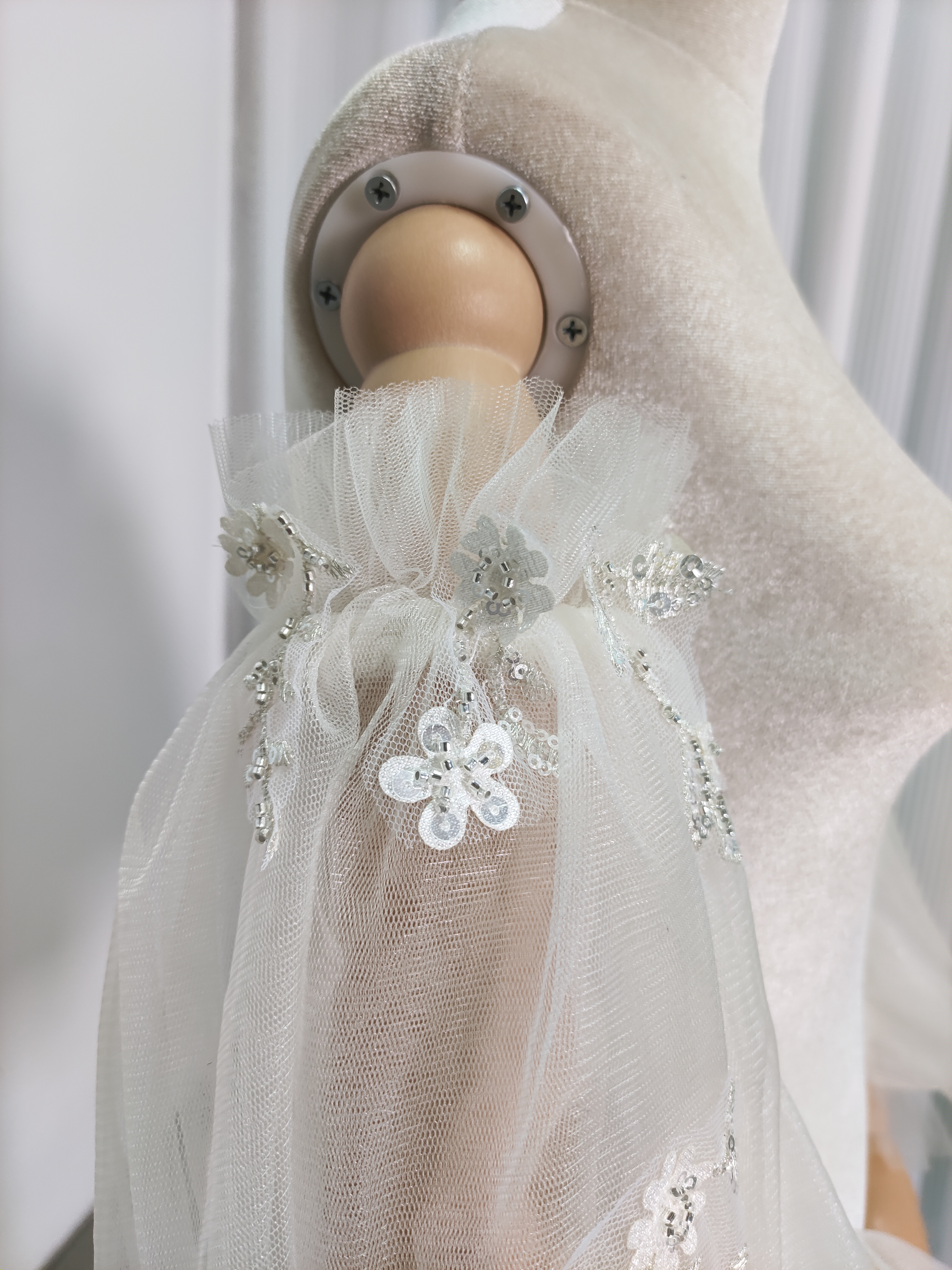 実例写真！パフスリーブ 可愛い ソフトチュール キラキラ光る刺繍 ストレッチ ウェディングドレス 前撮り