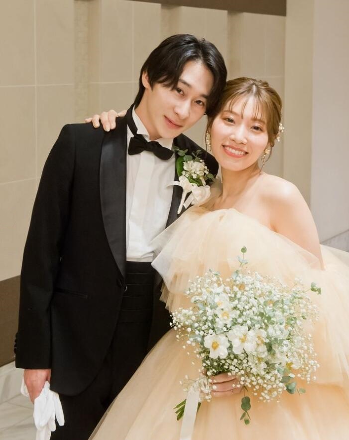 実例写真！シャンパンベージュカラードレス ふわふるチュールオフショルダー  トレーン 披露宴/結婚式